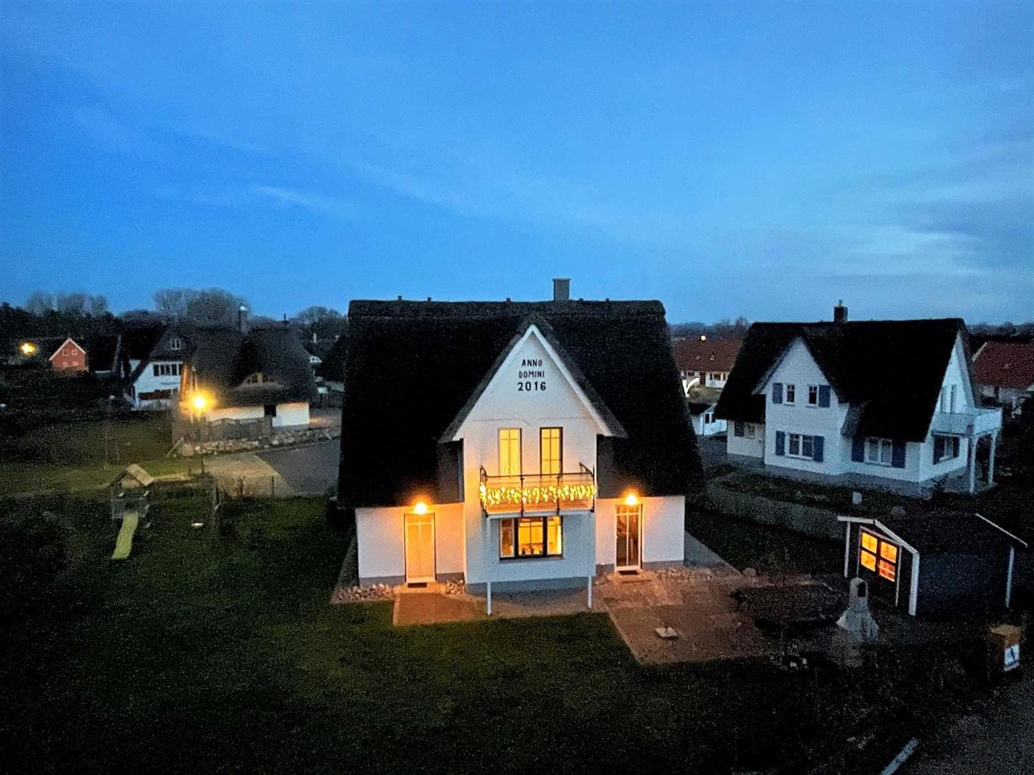 E13 Reetdachhaus 