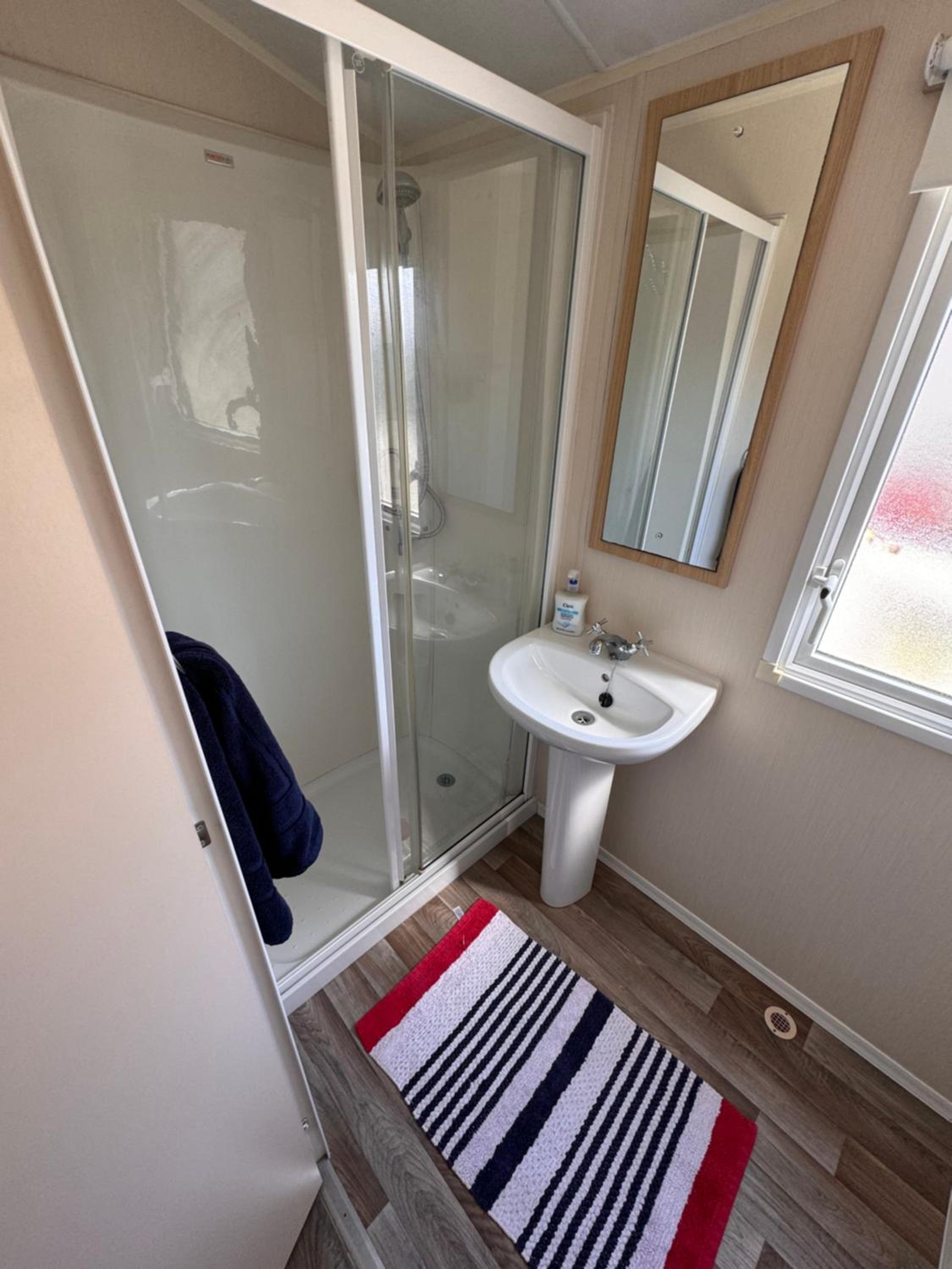 Kings Lynn Vacations - Sandy Toes  Cozy Night, Sleep 8 - Property Image 8