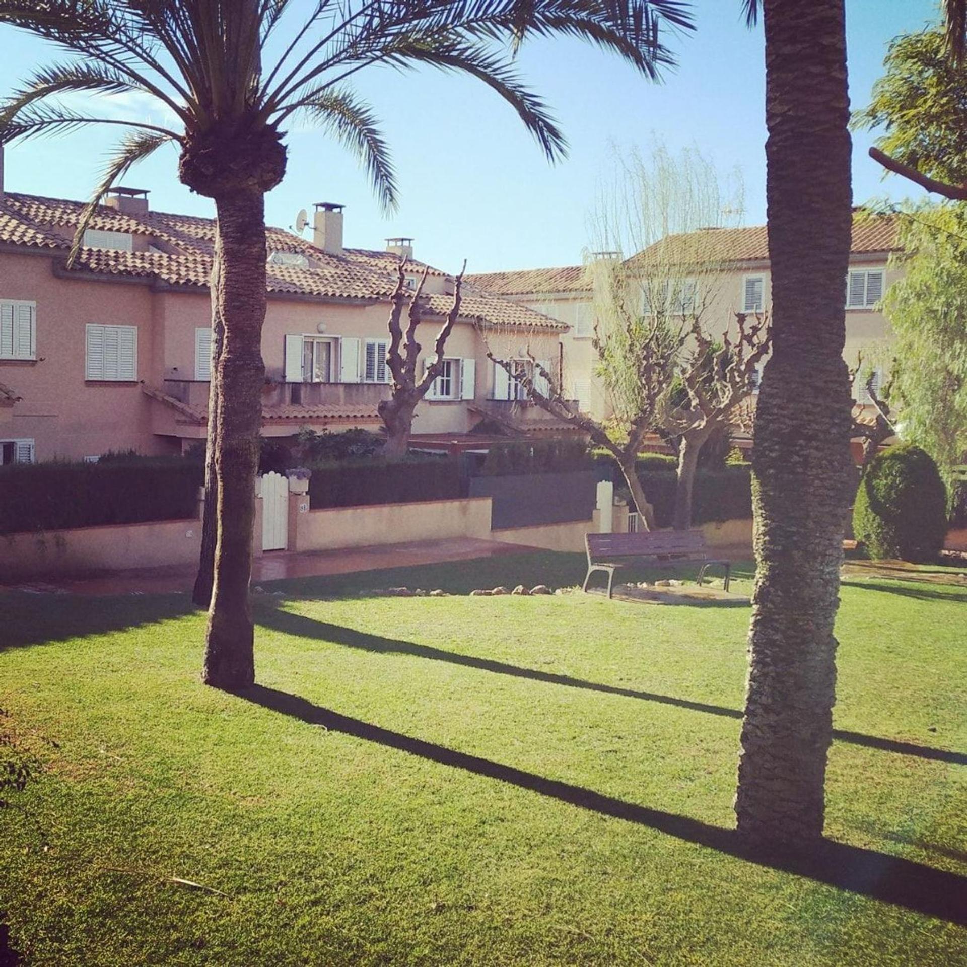 Cosy house with swimming pool in Altafulla