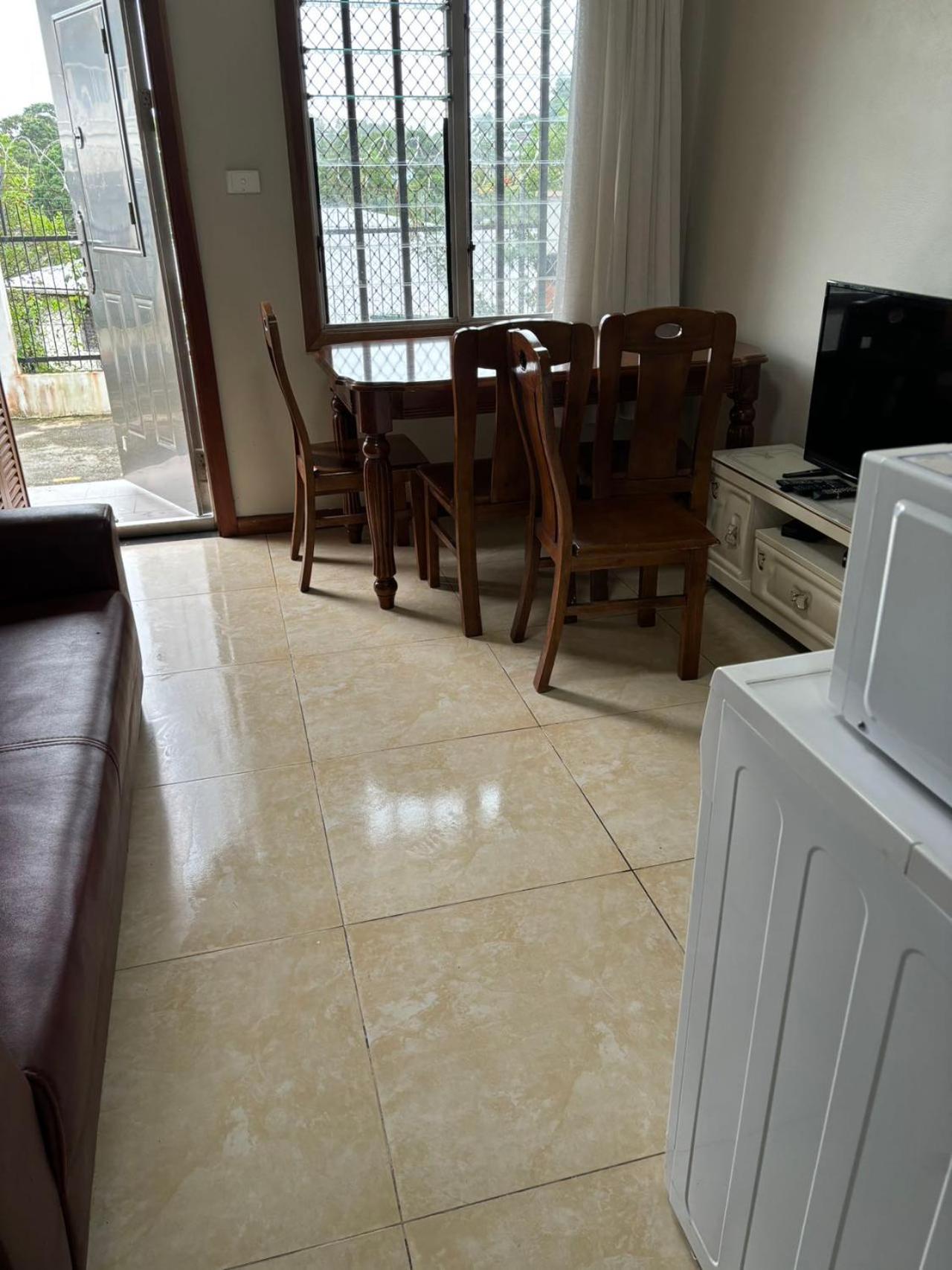 Two bedroom -King sized bedroom-Free parking - view 21
