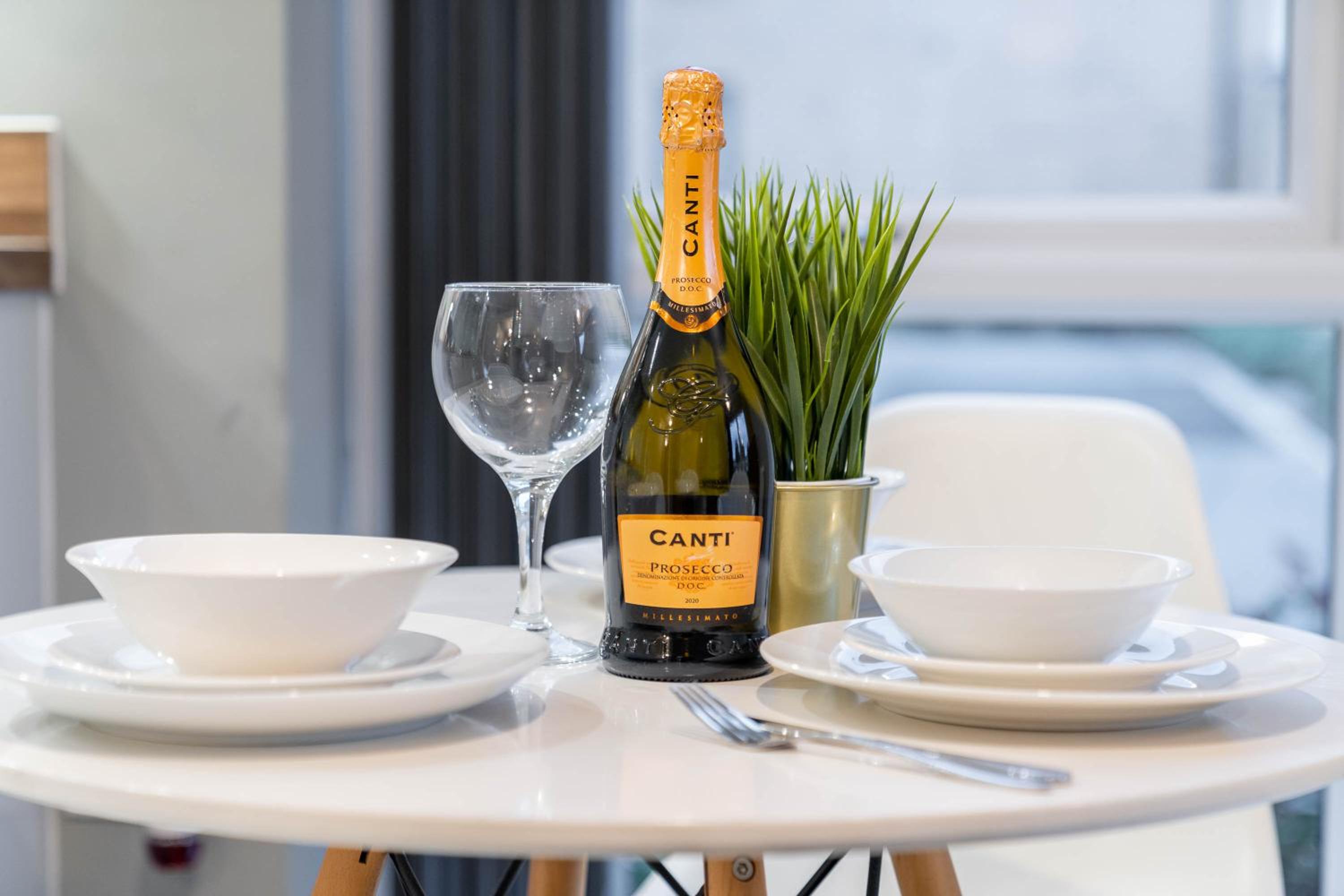 City Centre Apartment - Parking - Netflix - 2SL