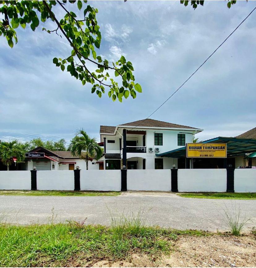 JBK Villa Empire - Roomstay photo 4