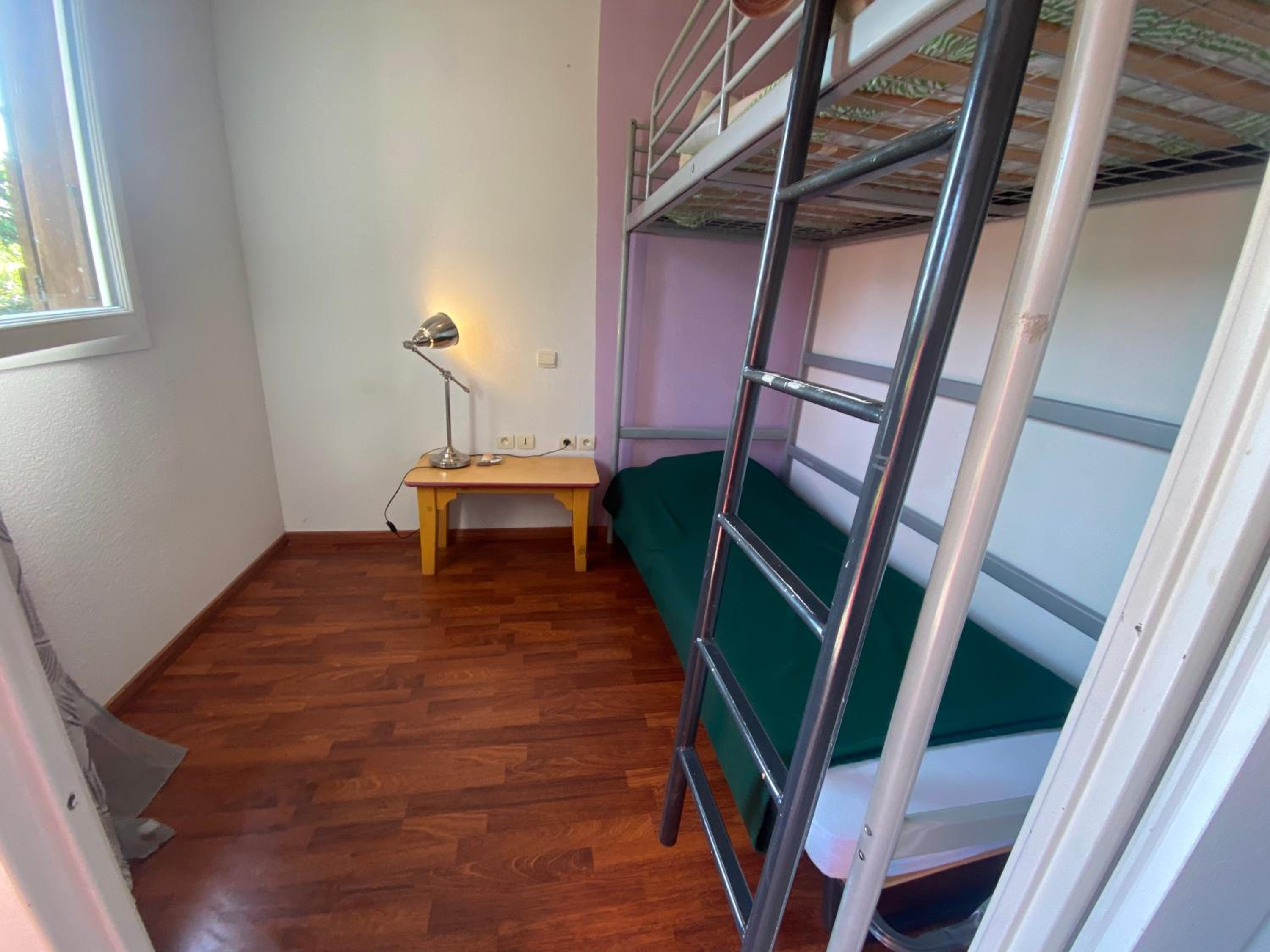 Maisonnette dans village vacances canapé convertible , chambre 1 lit et mezzanine ,draps en plus