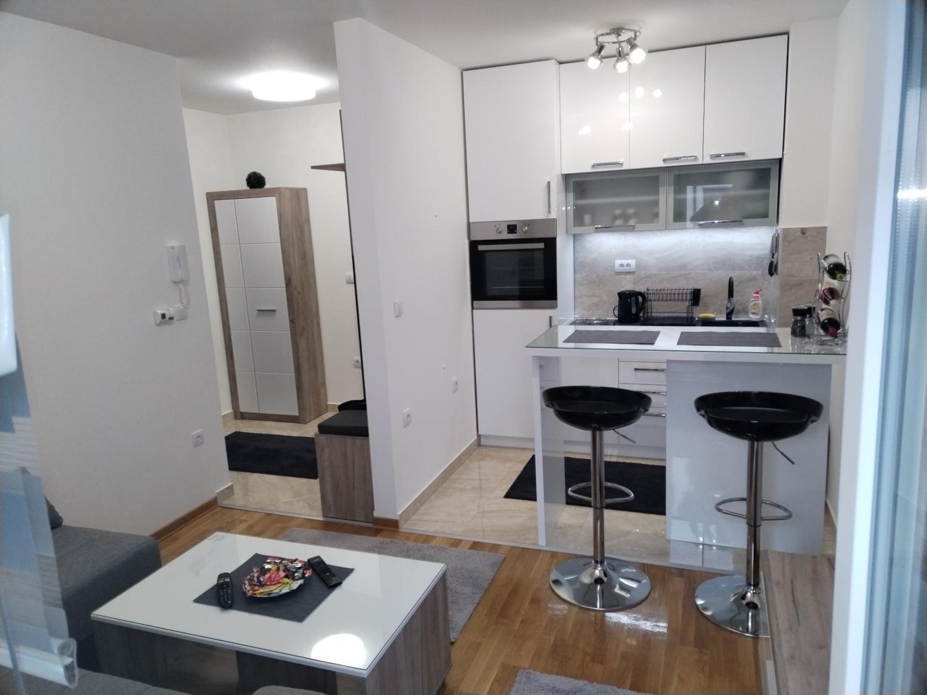Apartman Ledine