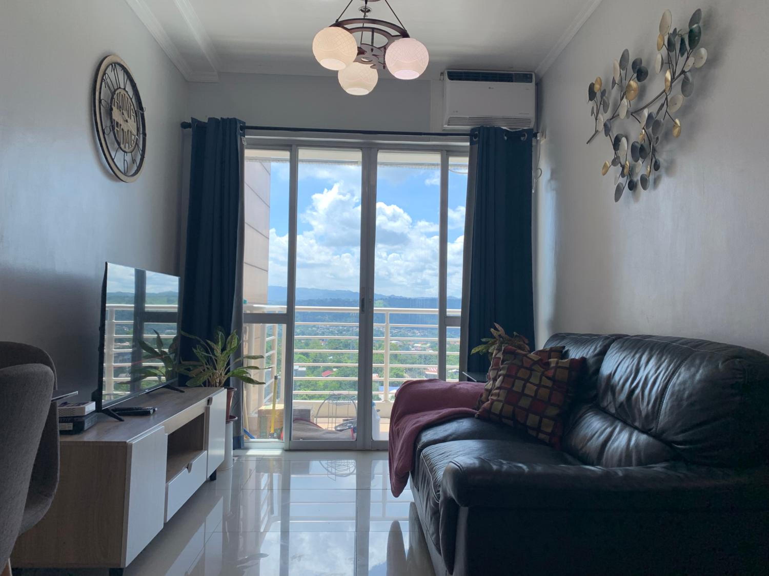 Spacious 2-bedroom condo,Wifi,Netflix,Free Parking
