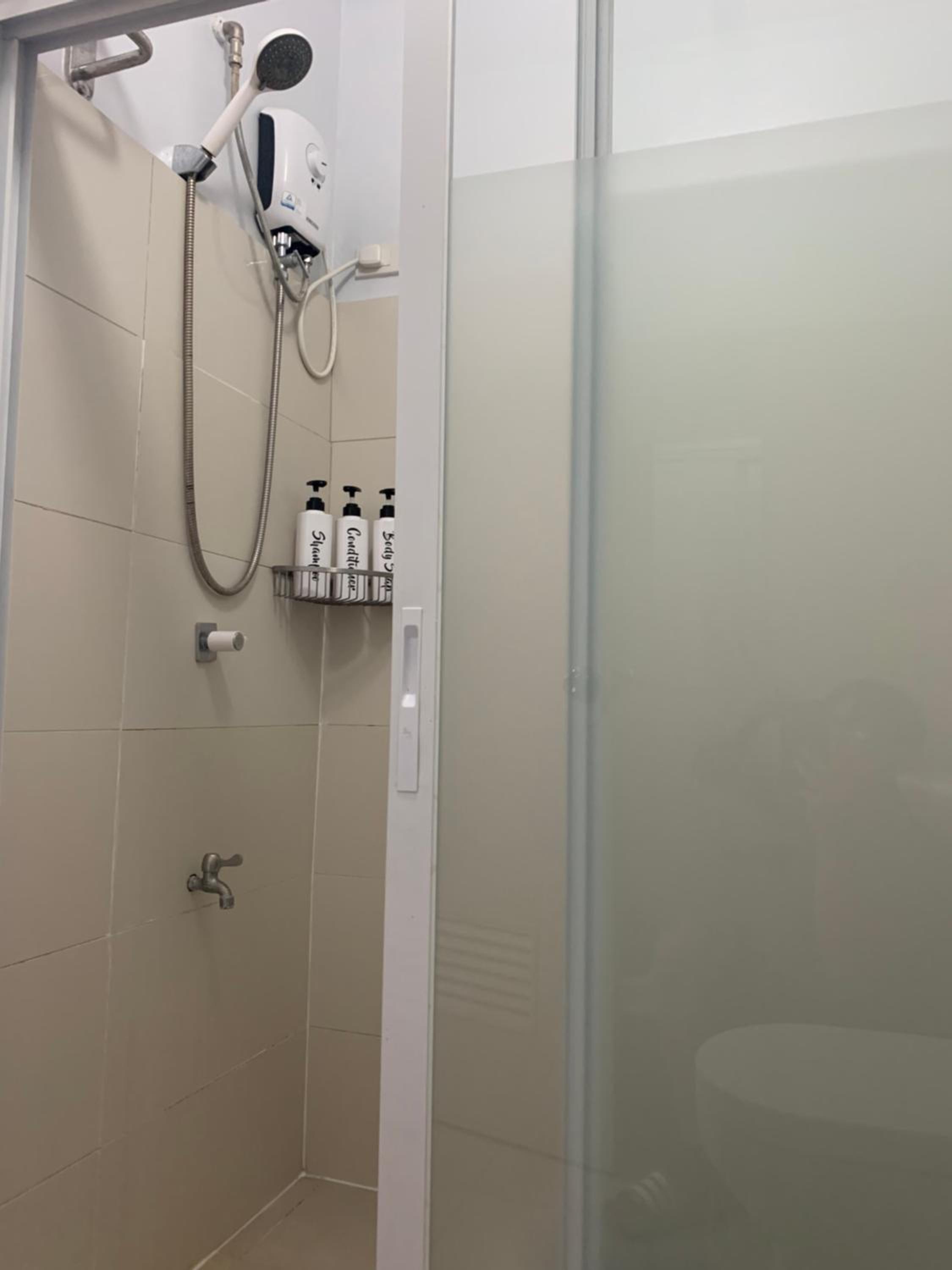Spacious 2-bedroom condo,Wifi,Netflix,Free Parking