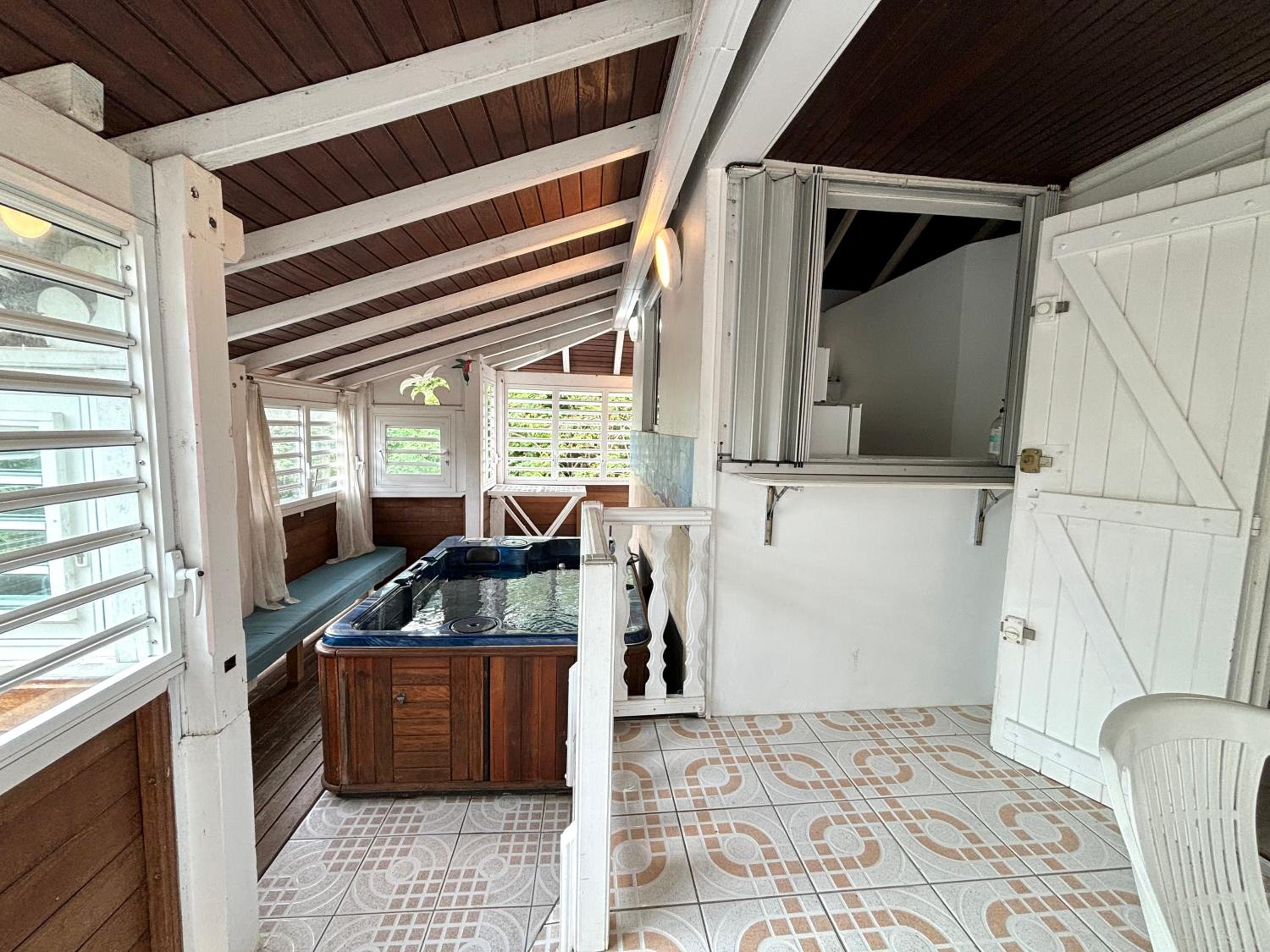 Le Nid de Lorhila - Jacuzzi, Piscine, Plage view 4