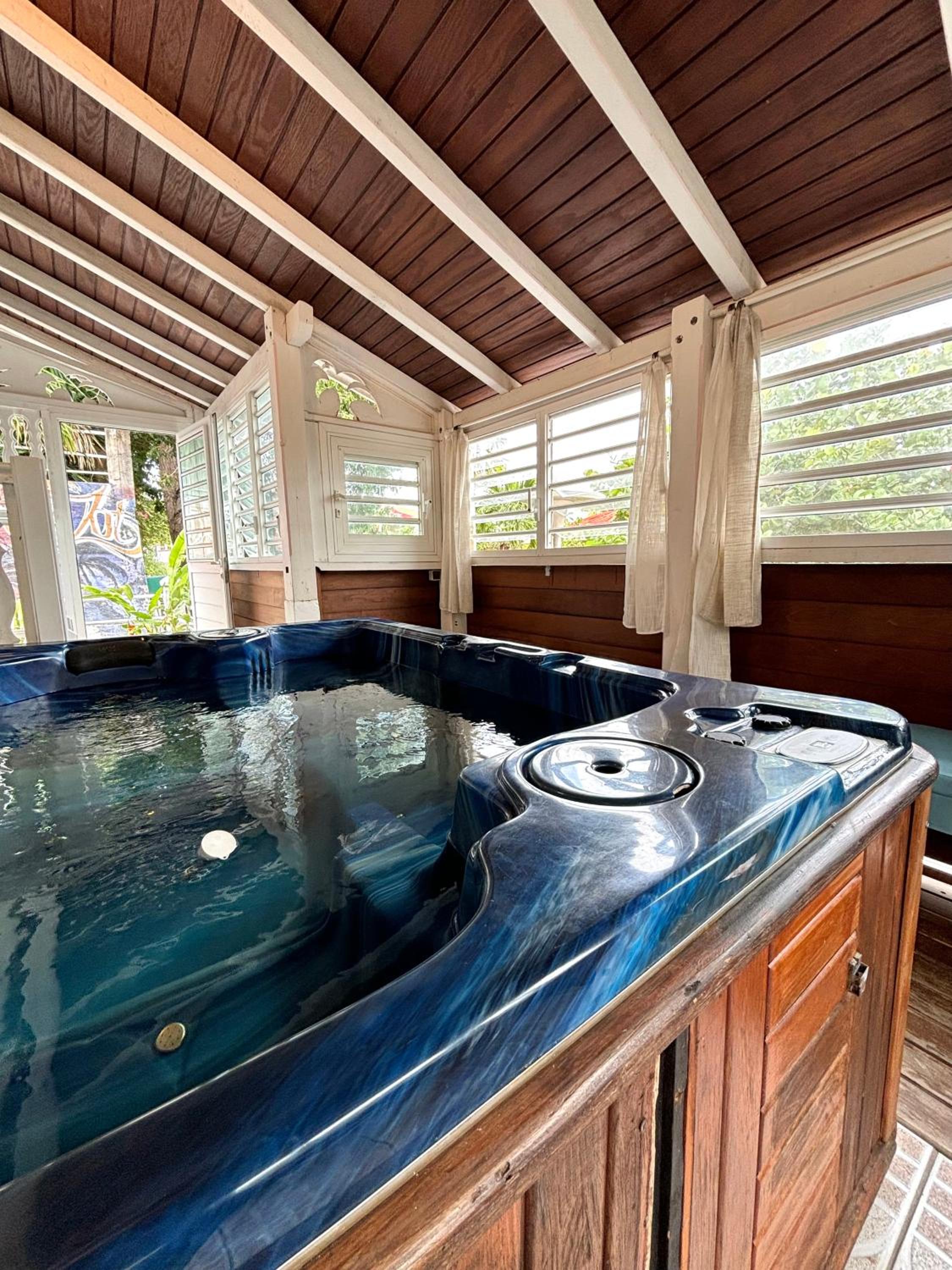 Le Nid de Lorhila - Jacuzzi, Piscine, Plage view 2