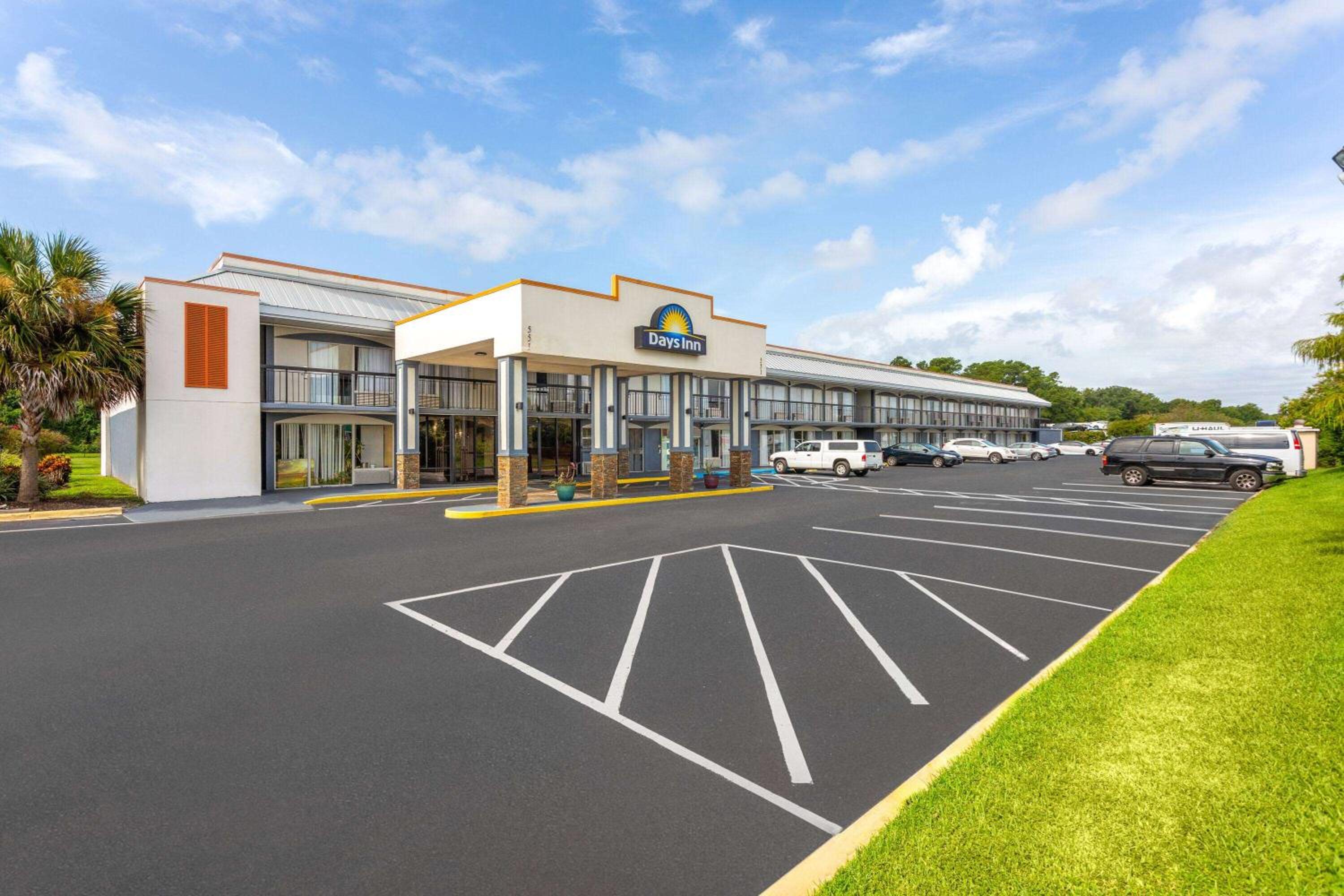Days Inn by Wyndham Wildwood I-75 view 2
