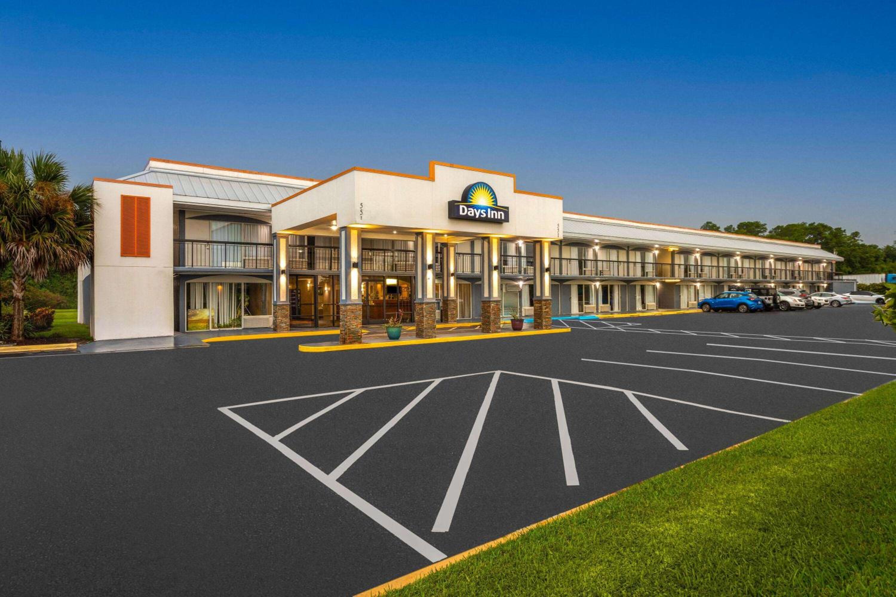 Days Inn by Wyndham Wildwood I-75 view 3