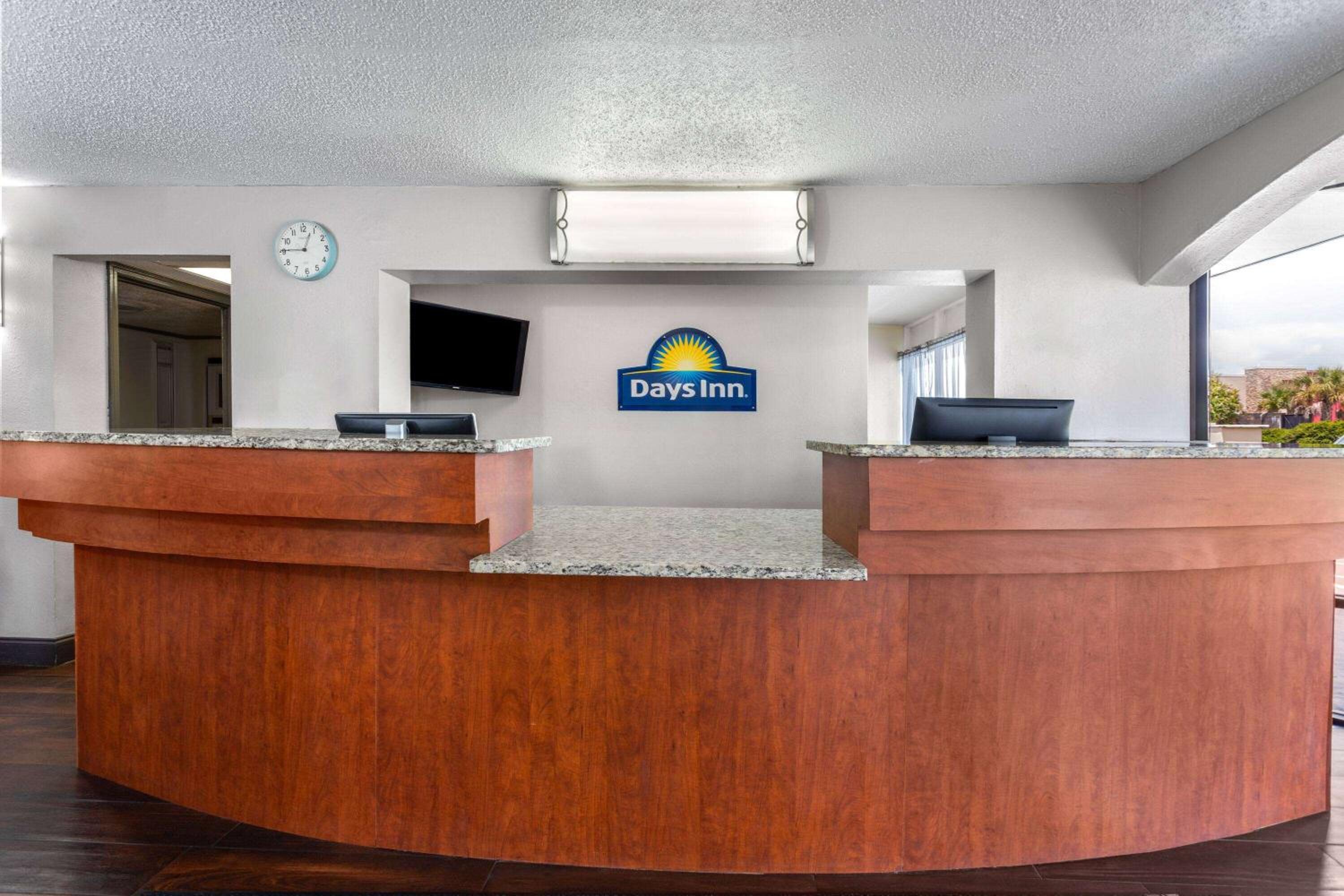 Days Inn by Wyndham Wildwood I-75 view 5