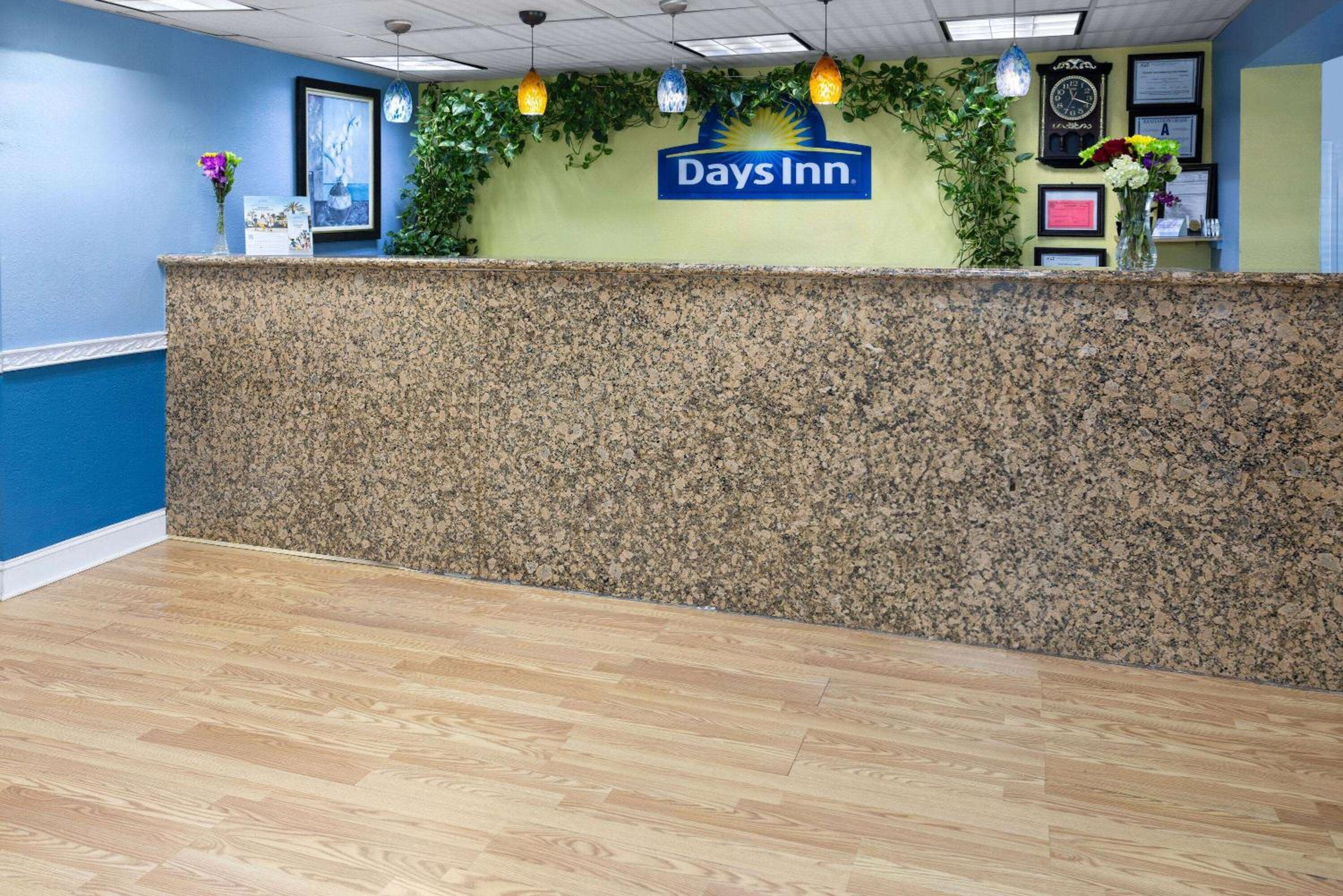 Days Inn by Wyndham Waycross view 4