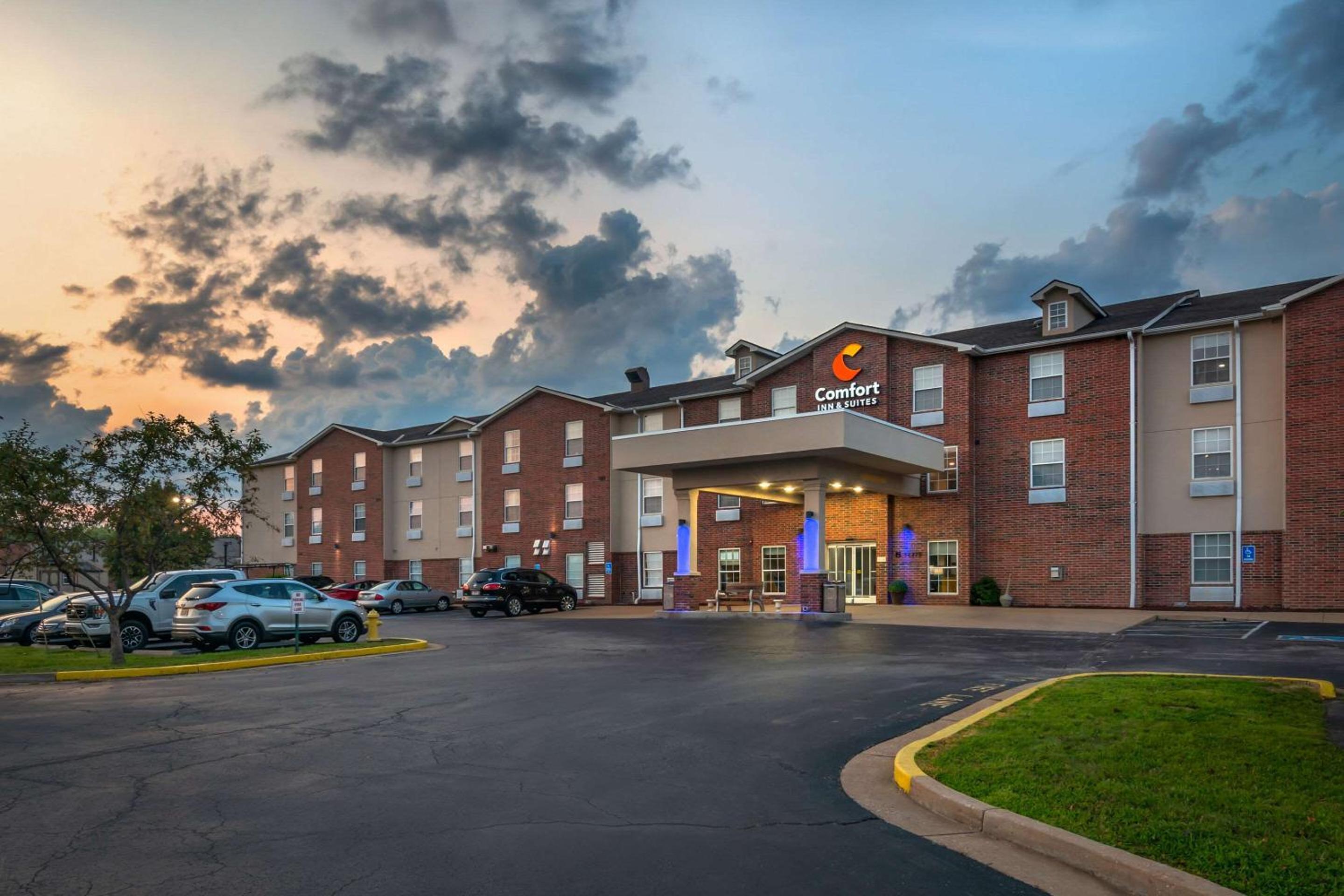 St Louis Vacations - Comfort Inn  Suites St Louis - Chesterfield - Property Image 5
