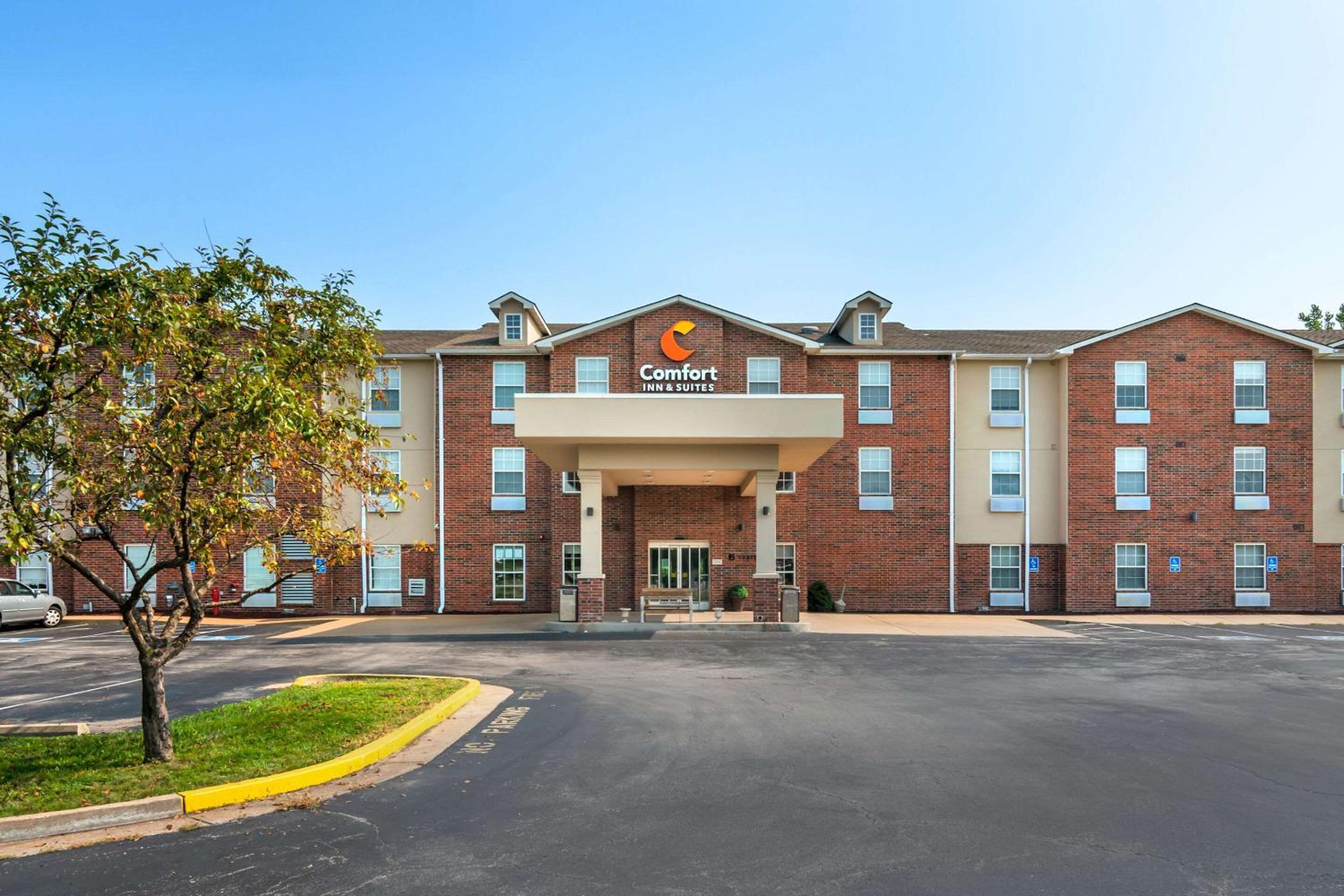 St Louis Vacations - Comfort Inn  Suites St Louis - Chesterfield - Property Image 4