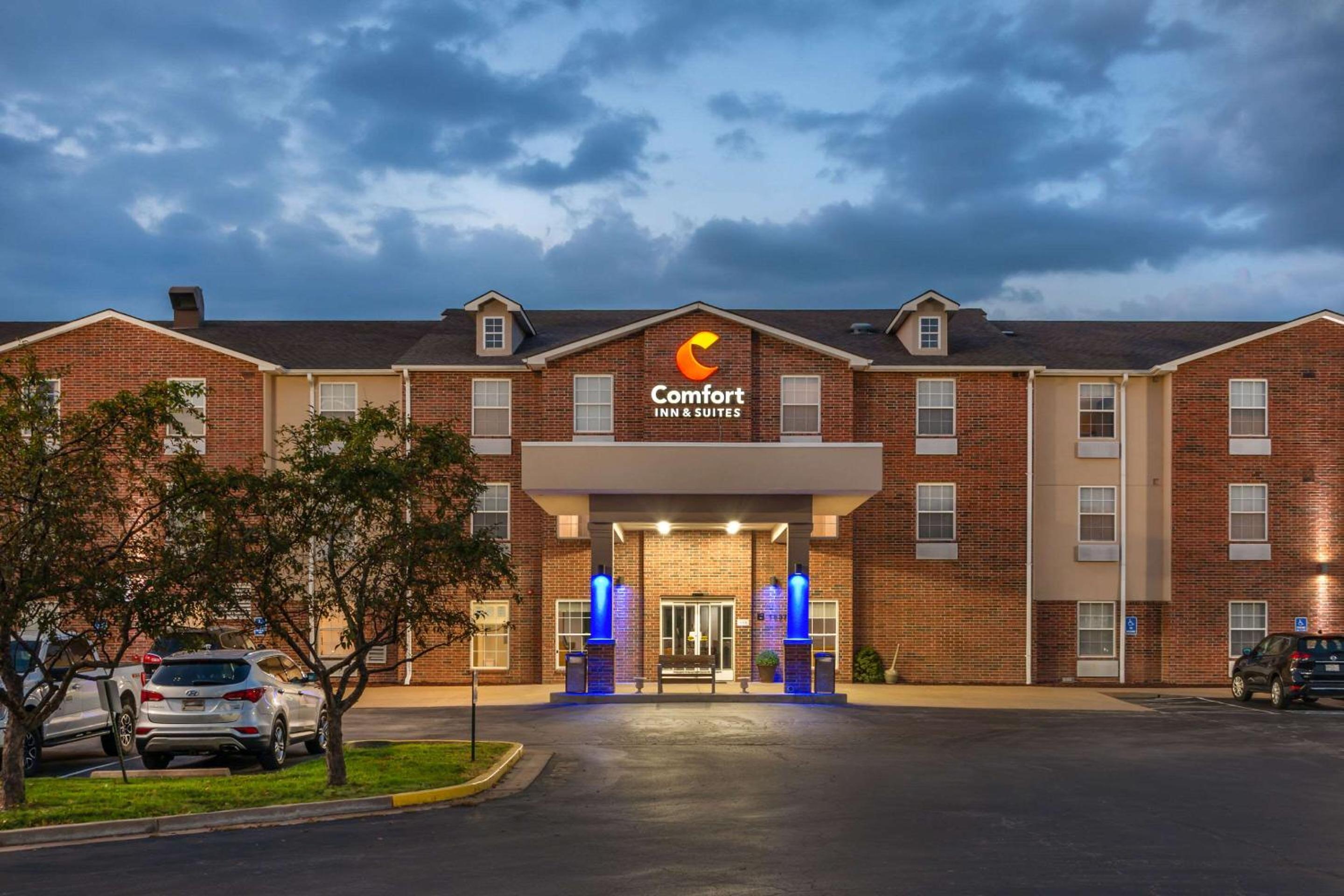 St Louis Vacations - Comfort Inn  Suites St Louis - Chesterfield - Property Image 1
