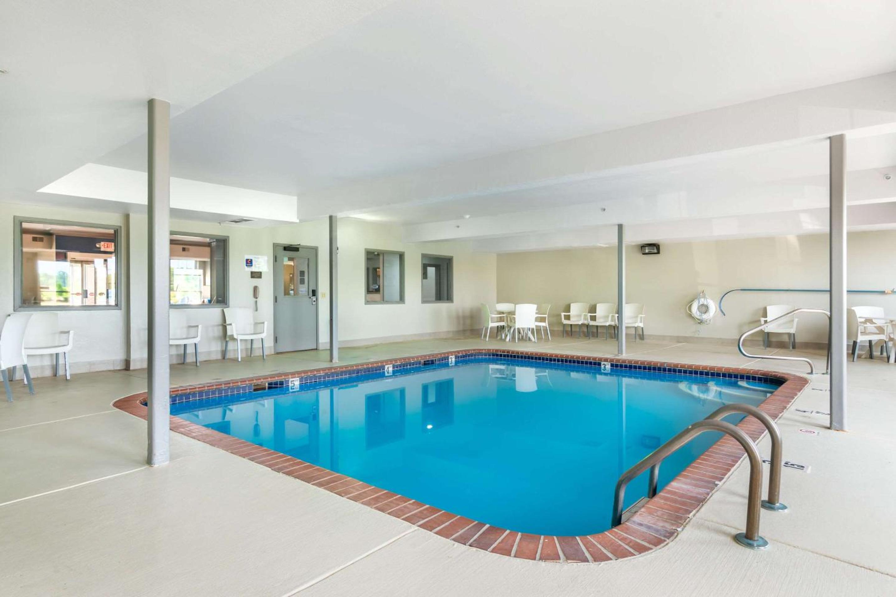 Comfort Inn  Suites St Louis - Chesterfield - Property Image 1