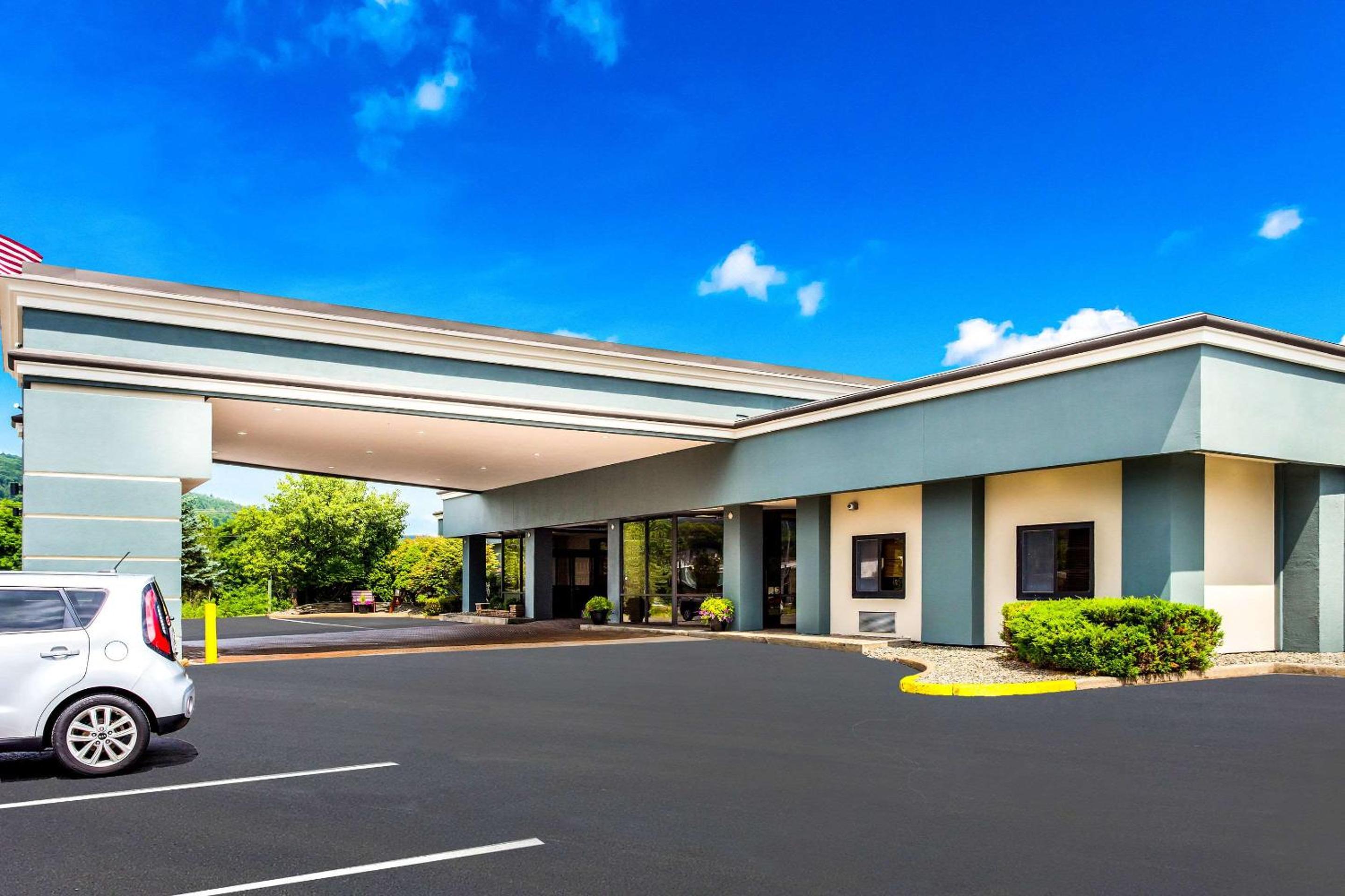 Quality Inn Oneonta Cooperstown Area view 3