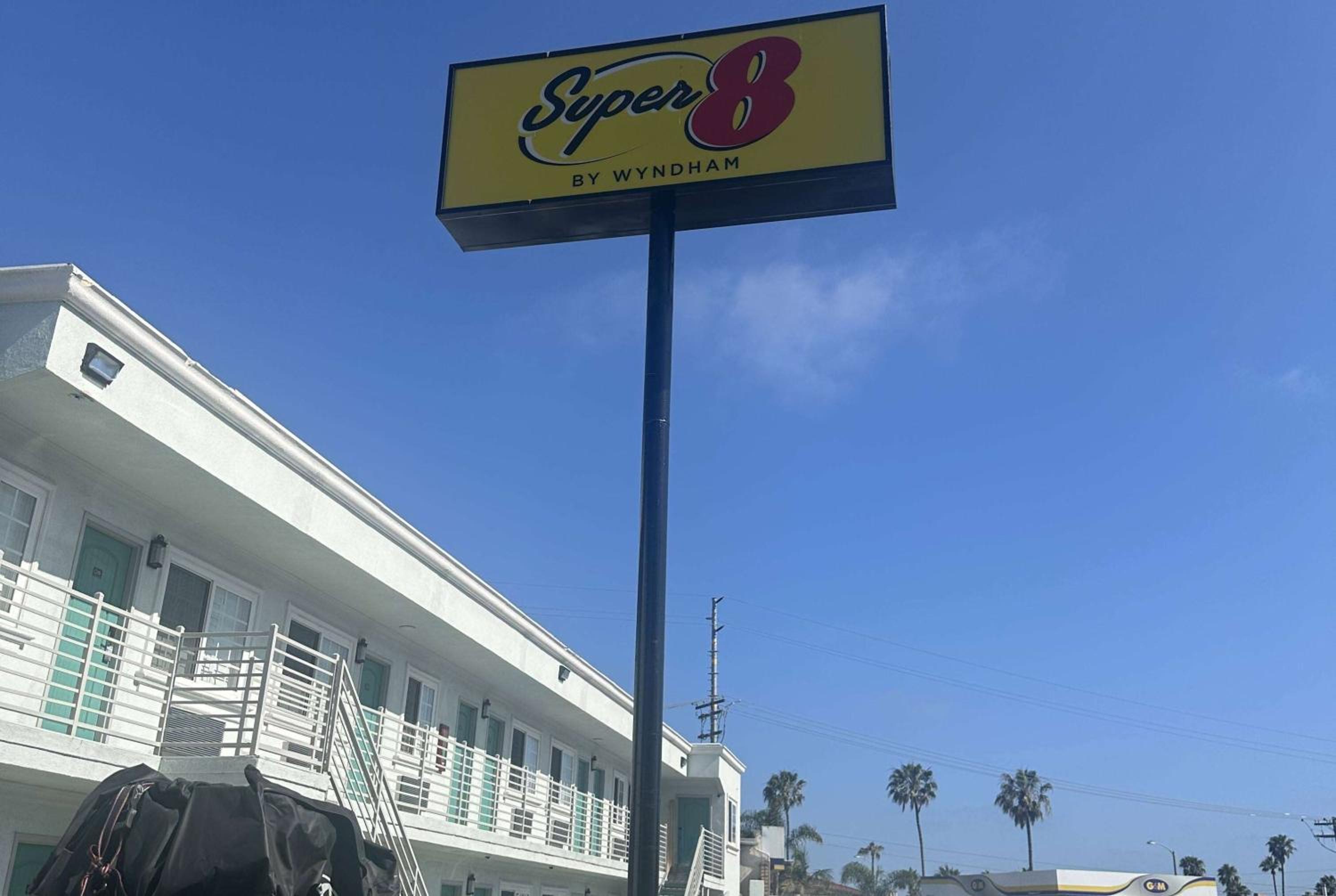 Super 8 by Wyndham Oceanside Downtown - Property Image 3
