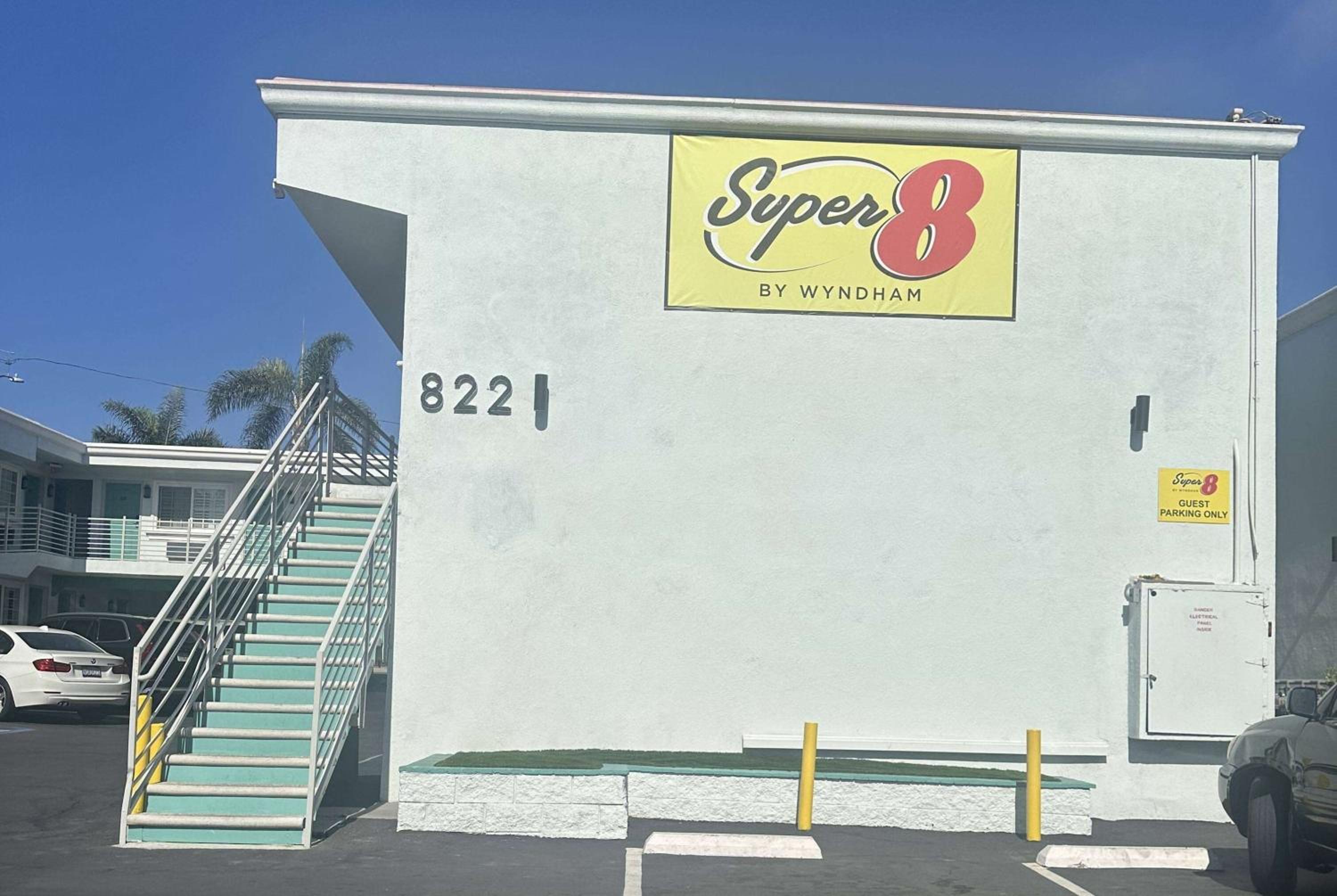 Super 8 by Wyndham Oceanside Downtown - Property Image 5