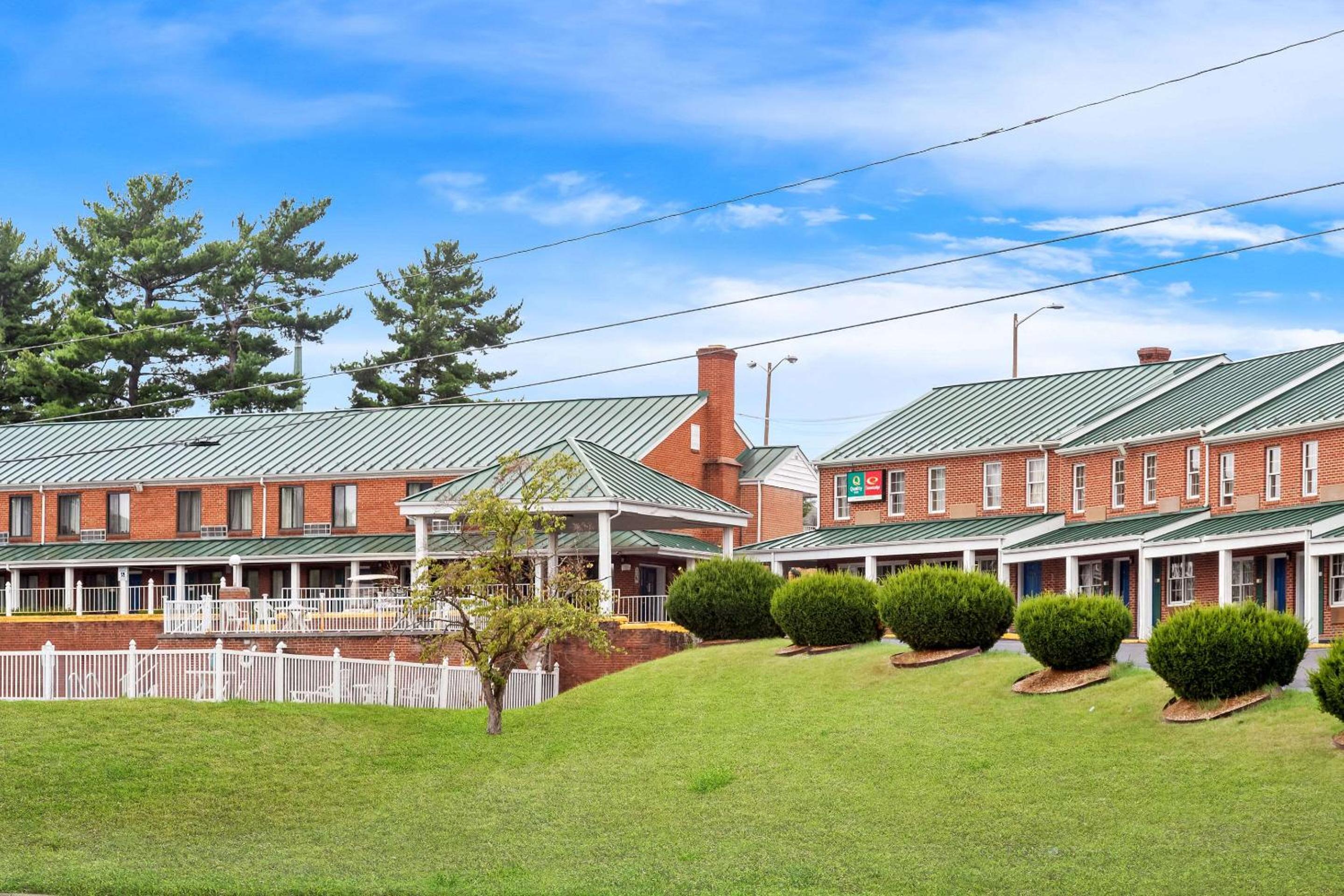 Econo Lodge Waynesboro - Skyline Drive view 3