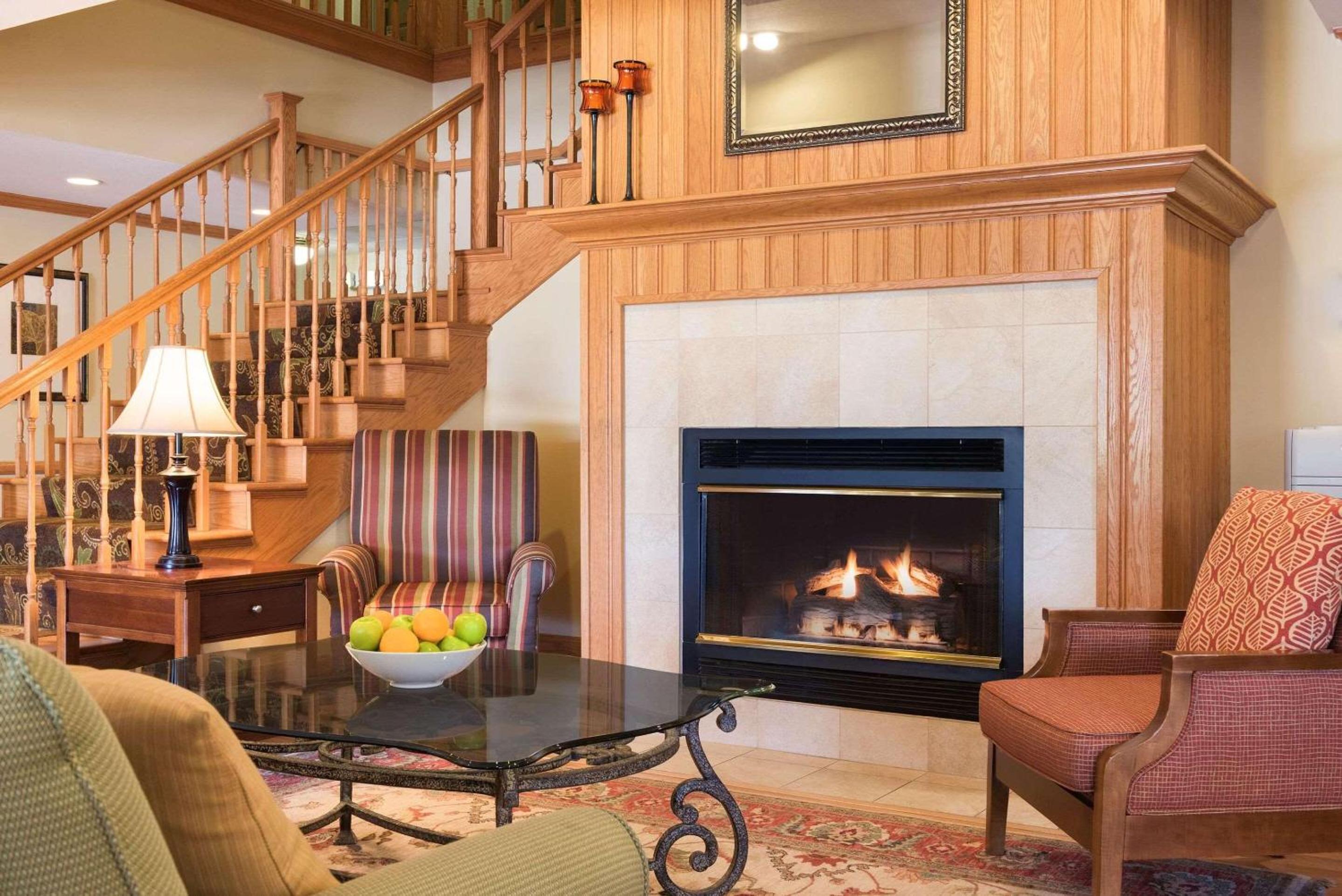 Country Inn & Suites by Radisson, Davenport - Quad Cities - Image 2