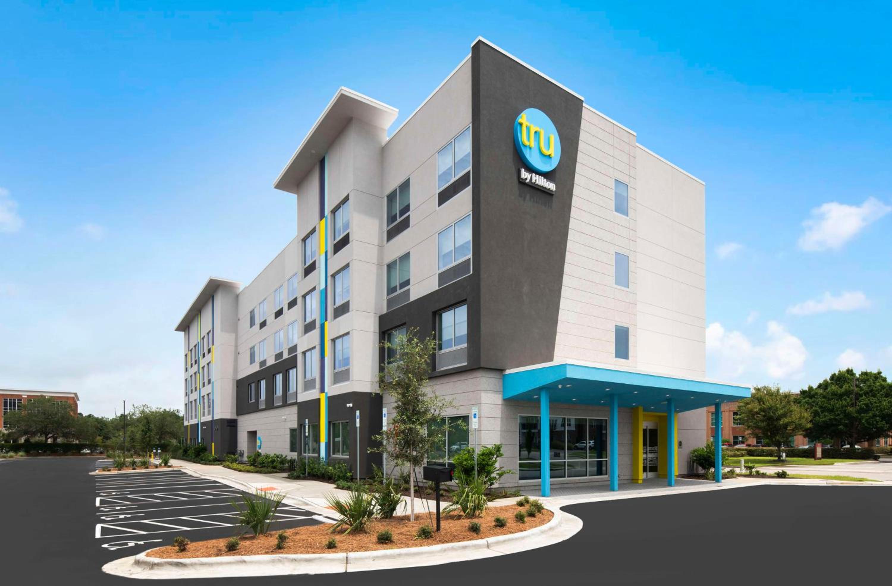 Hotel Tru by Hilton Wilmington Wrightsville Beach - Image 1