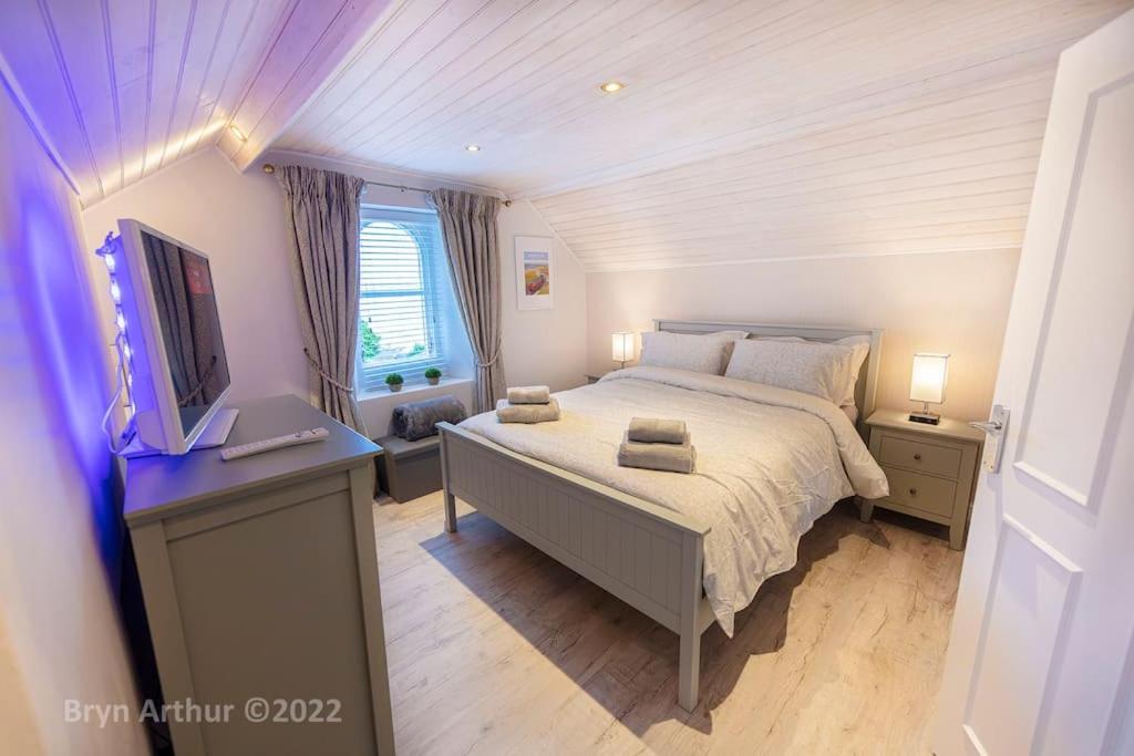 Stunning home in Llandudno with views Bryn Arthur view 5