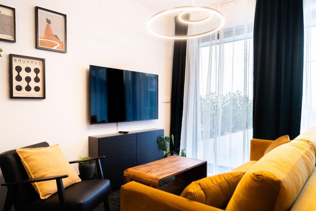 Gold Garden Terrace Apartment