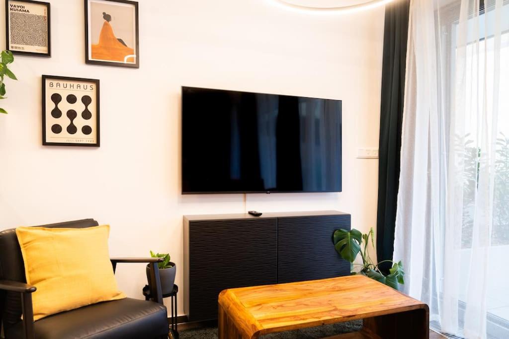 Gold Garden Terrace Apartment