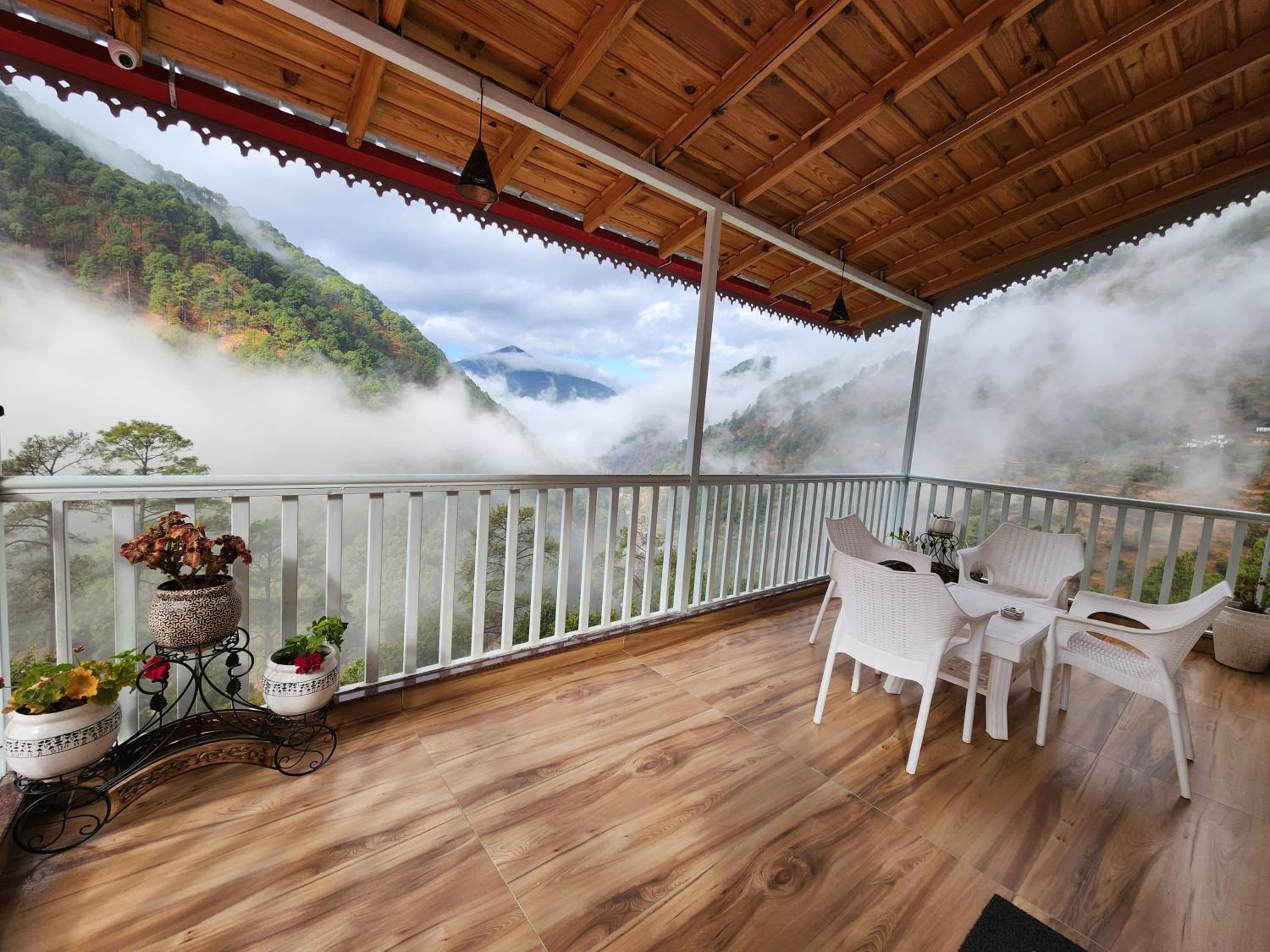 BAJRANG HOME STAY Kainchi Dham view 3