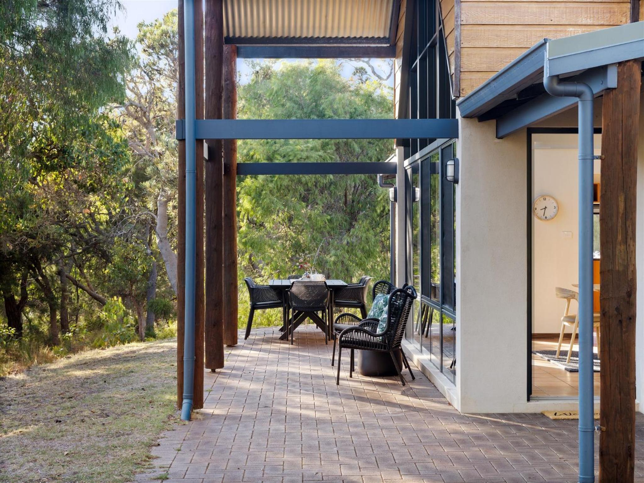 Inji Homestead - 5 acre holiday home in Margaret river region