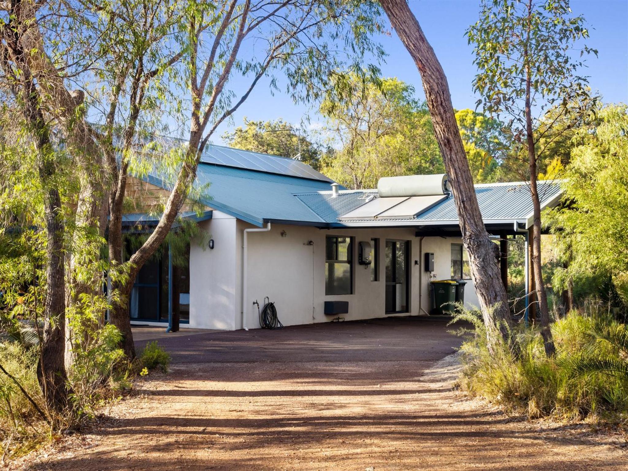 Inji Homestead - 5 acre holiday home in Margaret river region