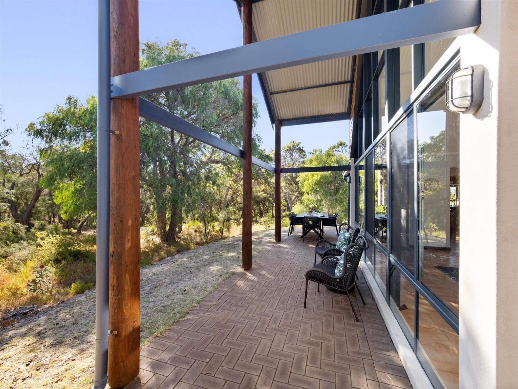 Inji Homestead - 5 acre holiday home in Margaret river region