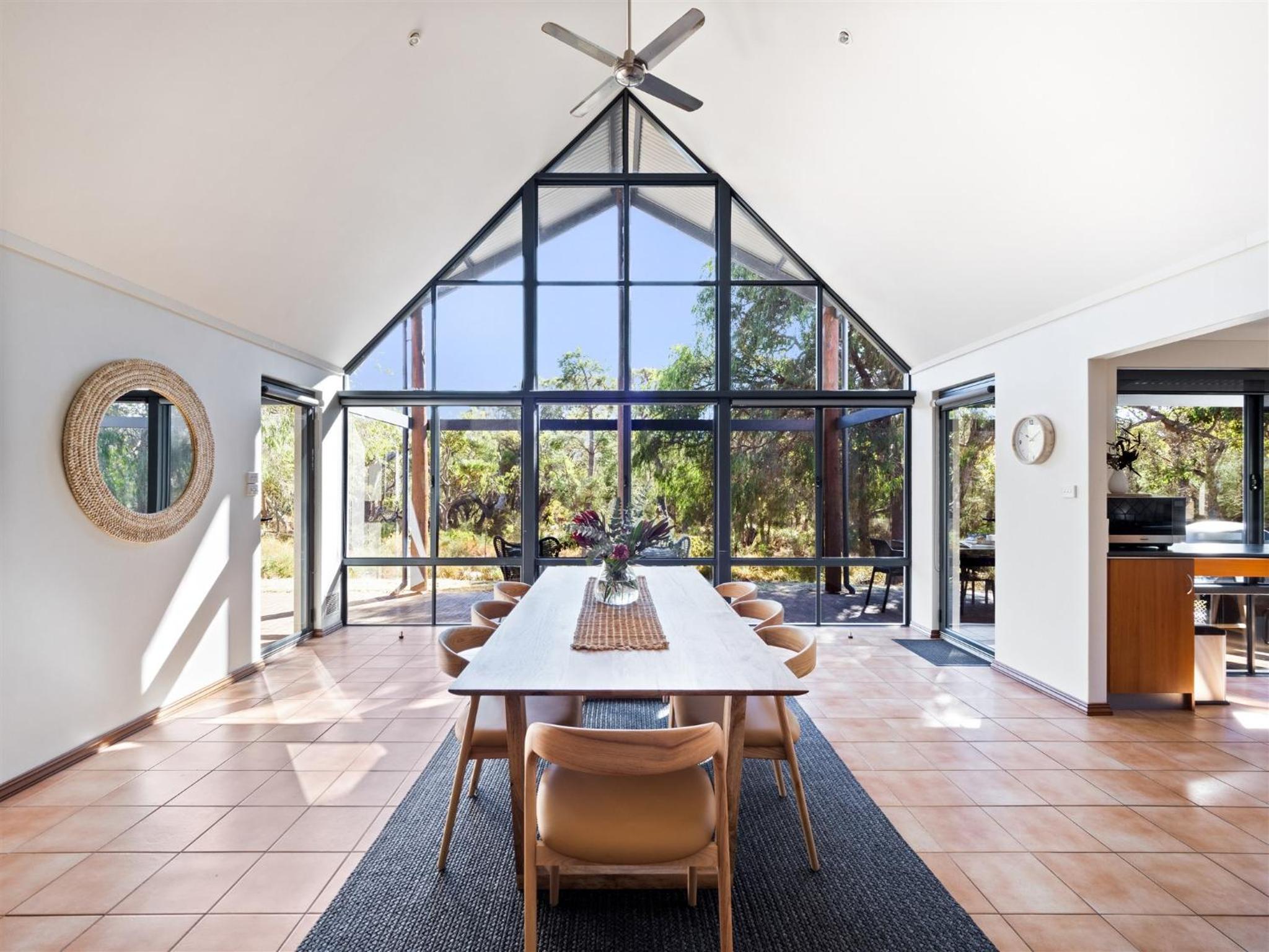 Inji Homestead - 5 acre holiday home in Margaret river region