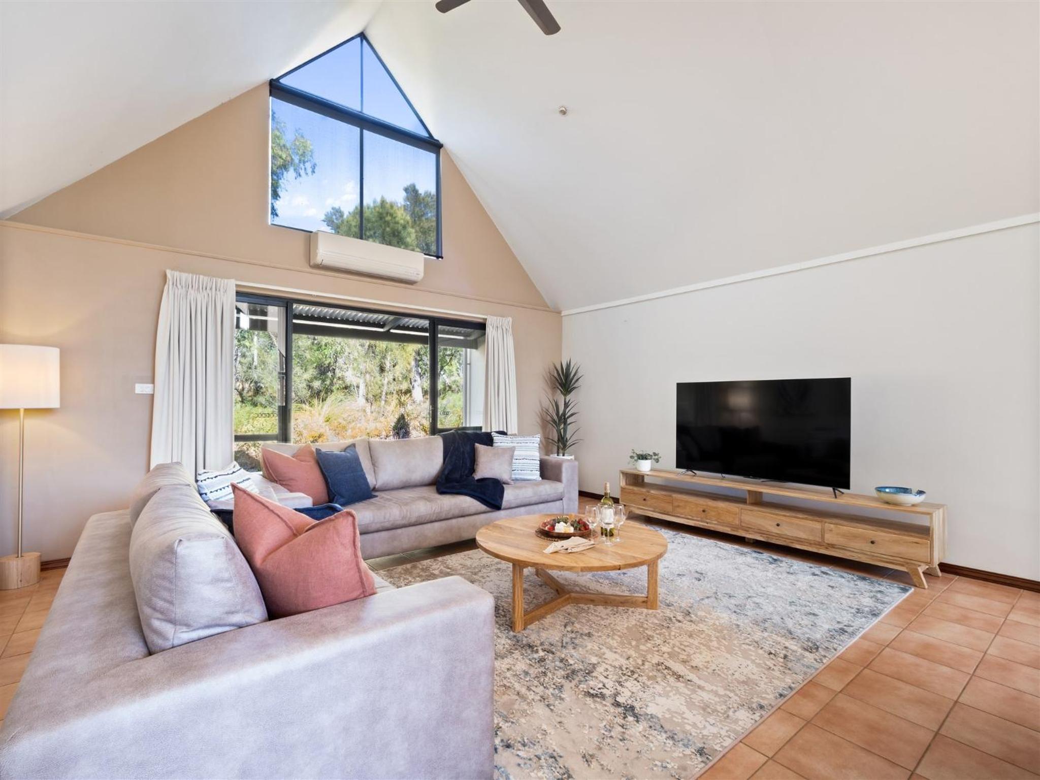 Inji Homestead - 5 acre holiday home in Margaret river region