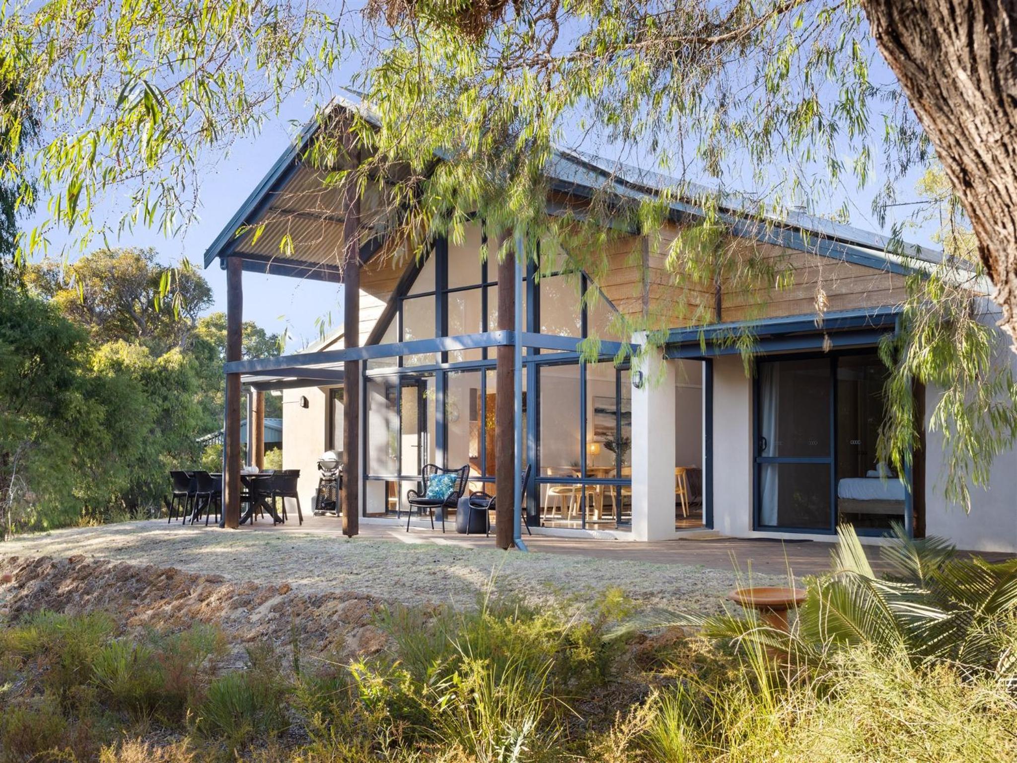 Inji Homestead - 5 acre holiday home in Margaret river region