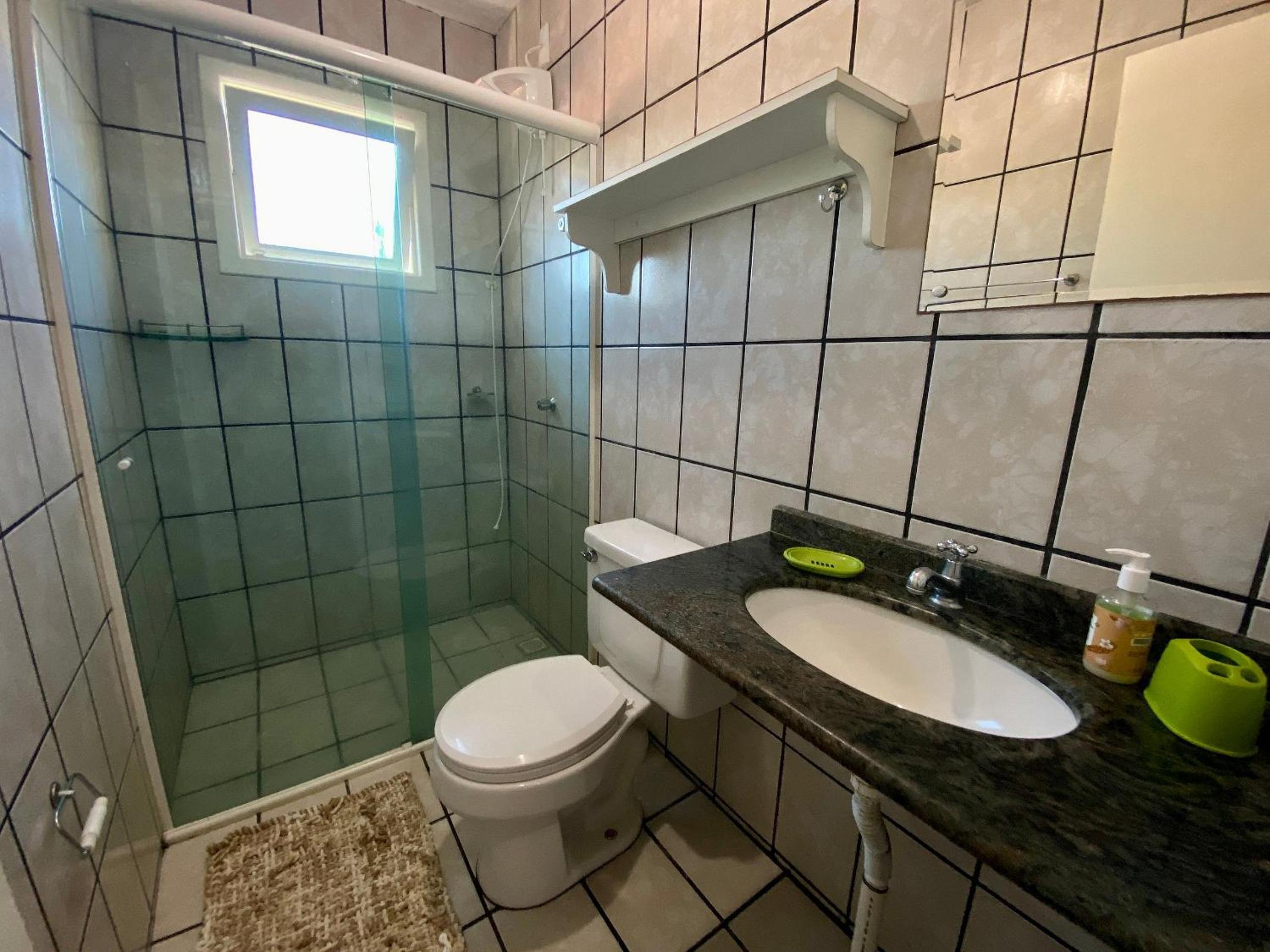 002B - Casa de Veraneio em Bombinhas com 4 dormitórios Próxima ao Mar