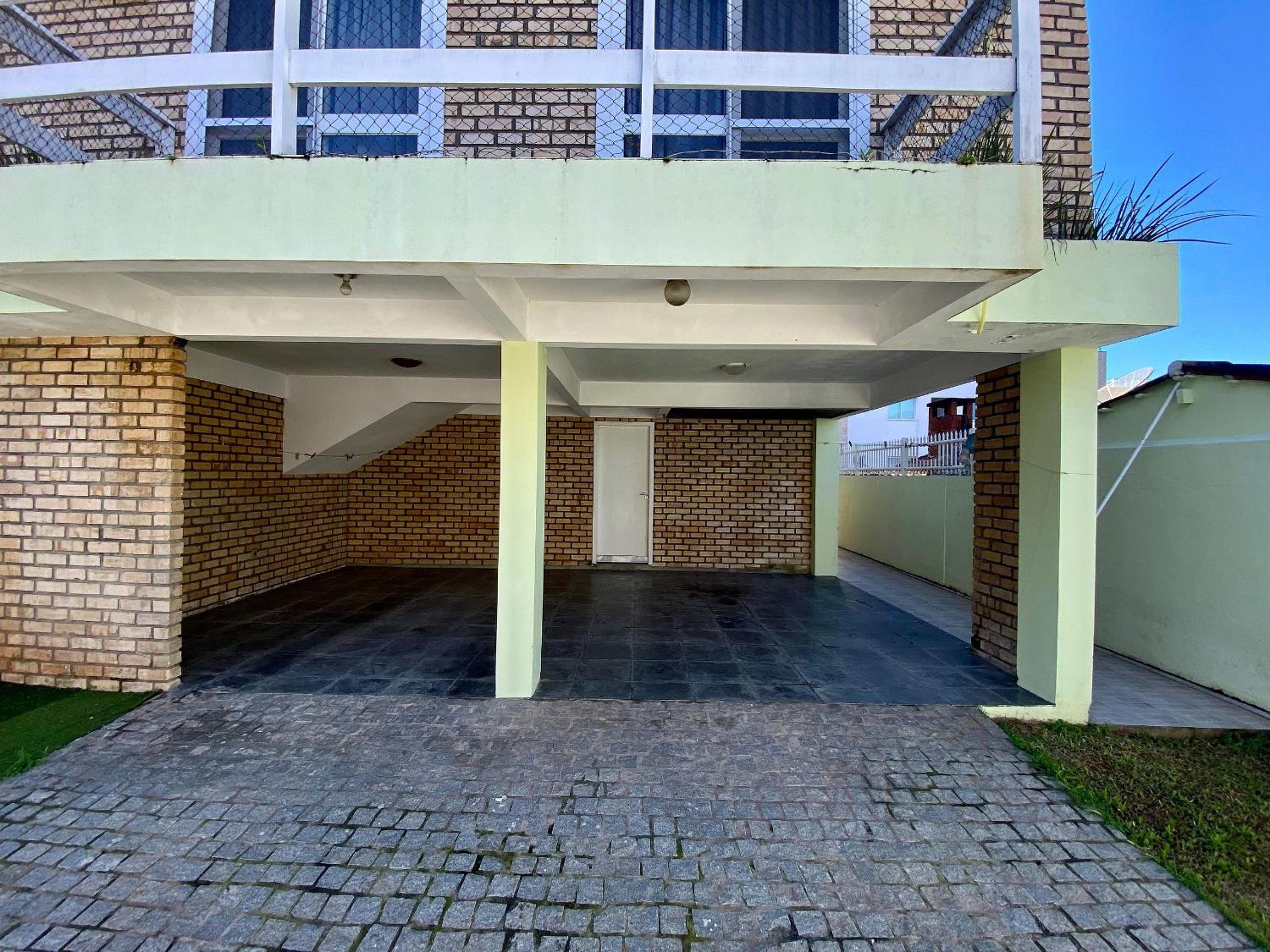 002B - Casa de Veraneio em Bombinhas com 4 dormitórios Próxima ao Mar