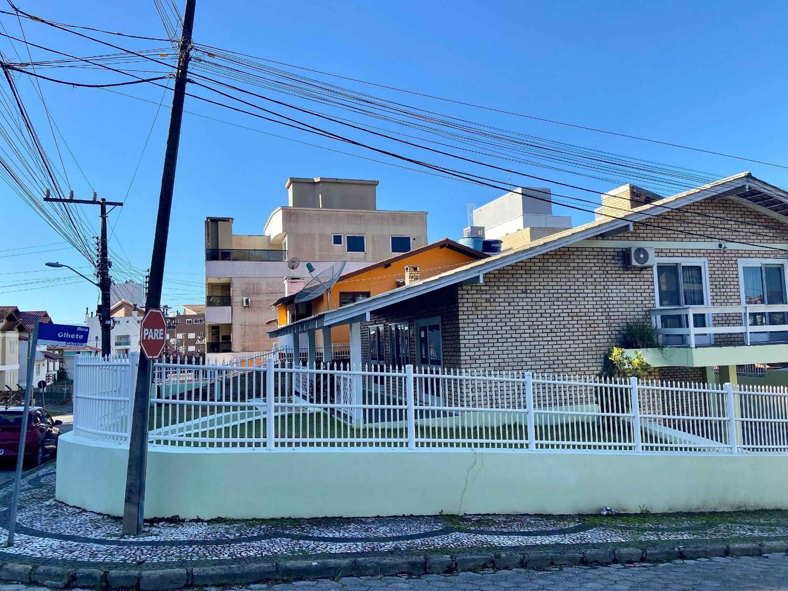 002B - Casa de Veraneio em Bombinhas com 4 dormitórios Próxima ao Mar