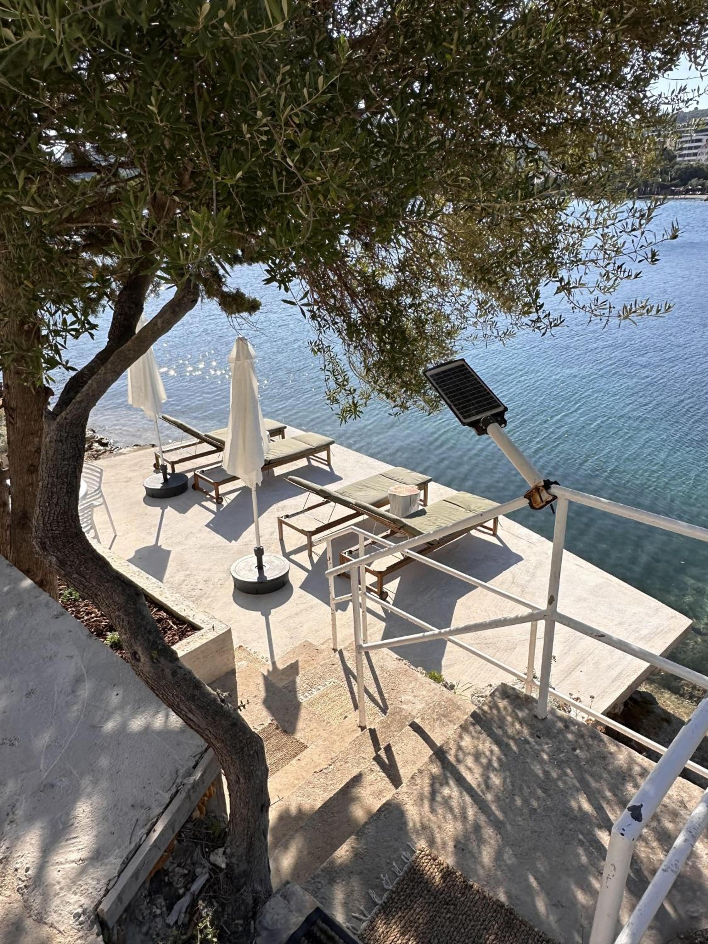 Villa Sea La Vie Seafront Location 4 Bedrooms Sea Access view 2