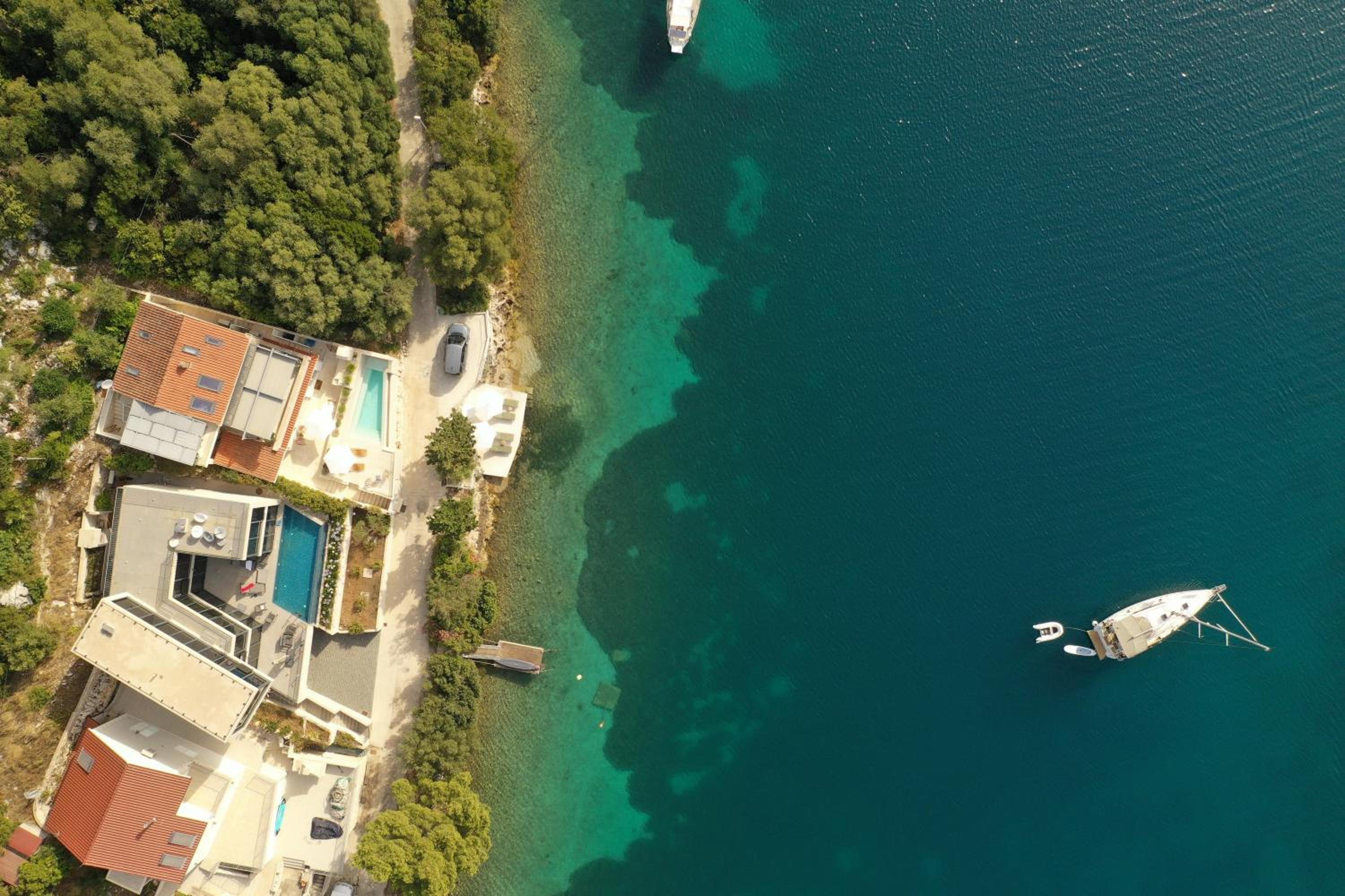 Villa Sea La Vie Seafront Location 4 Bedrooms Sea Access view 3
