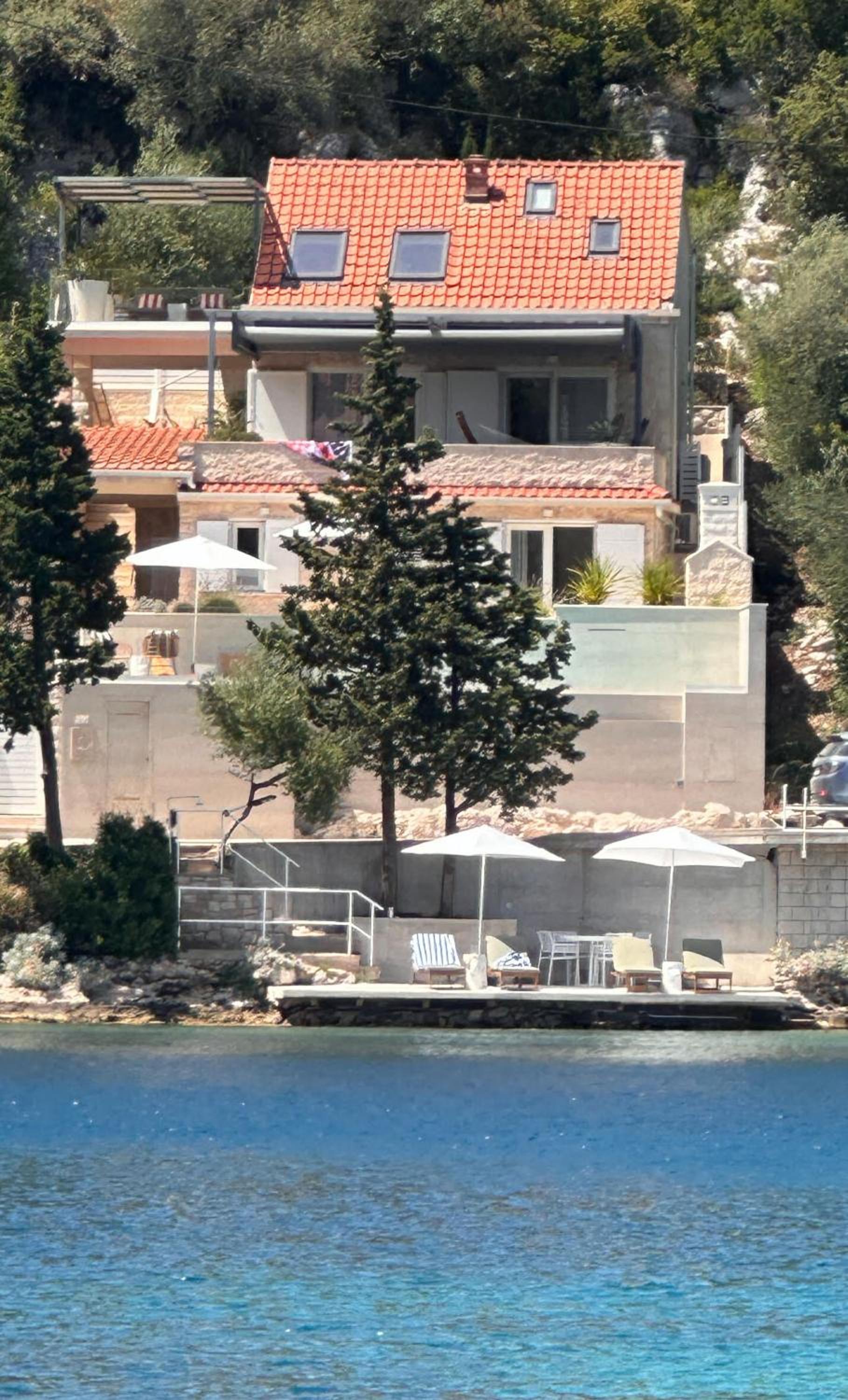Villa Sea La Vie Seafront Location 4 Bedrooms Sea Access view 4