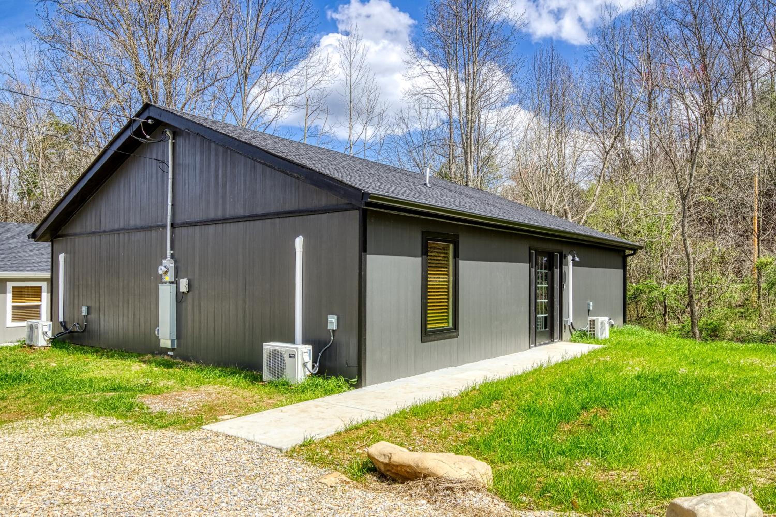 Little Haven Cottage-Pickleball Court, Creek, WIFI, Mountain Views, Starting at 79