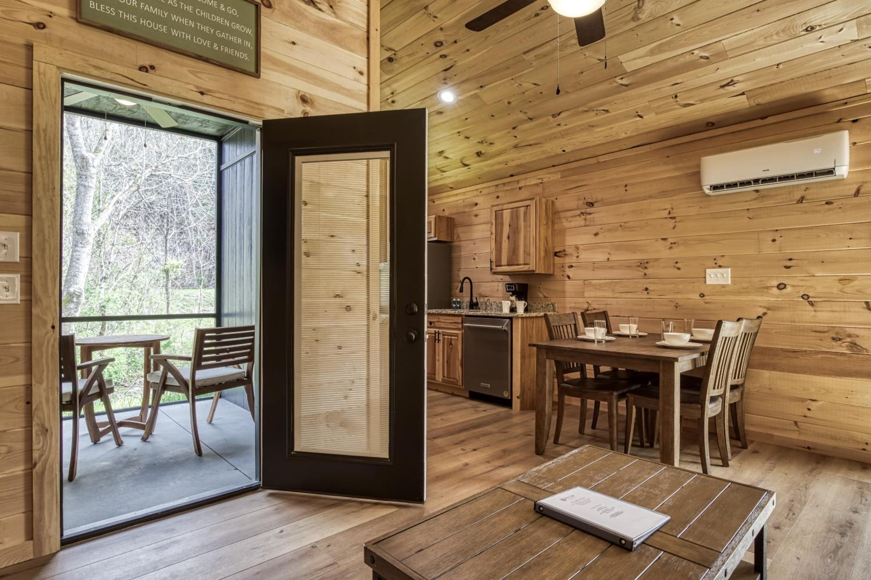 Little Haven Cottage-Pickleball Court, Creek, WIFI, Mountain Views, Starting at 79