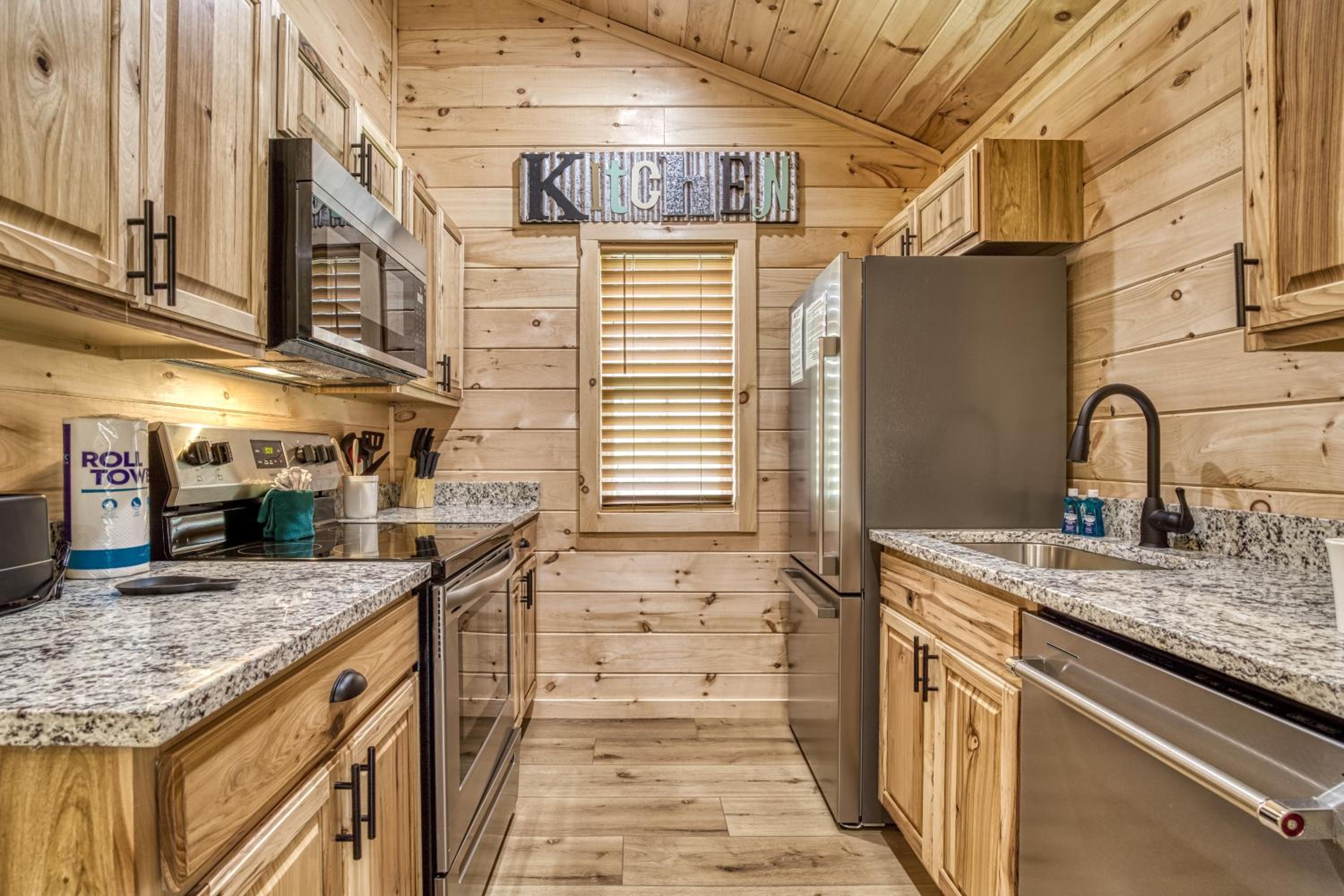 Little Haven Cottage-Pickleball Court, Creek, WIFI, Mountain Views, Starting at 79