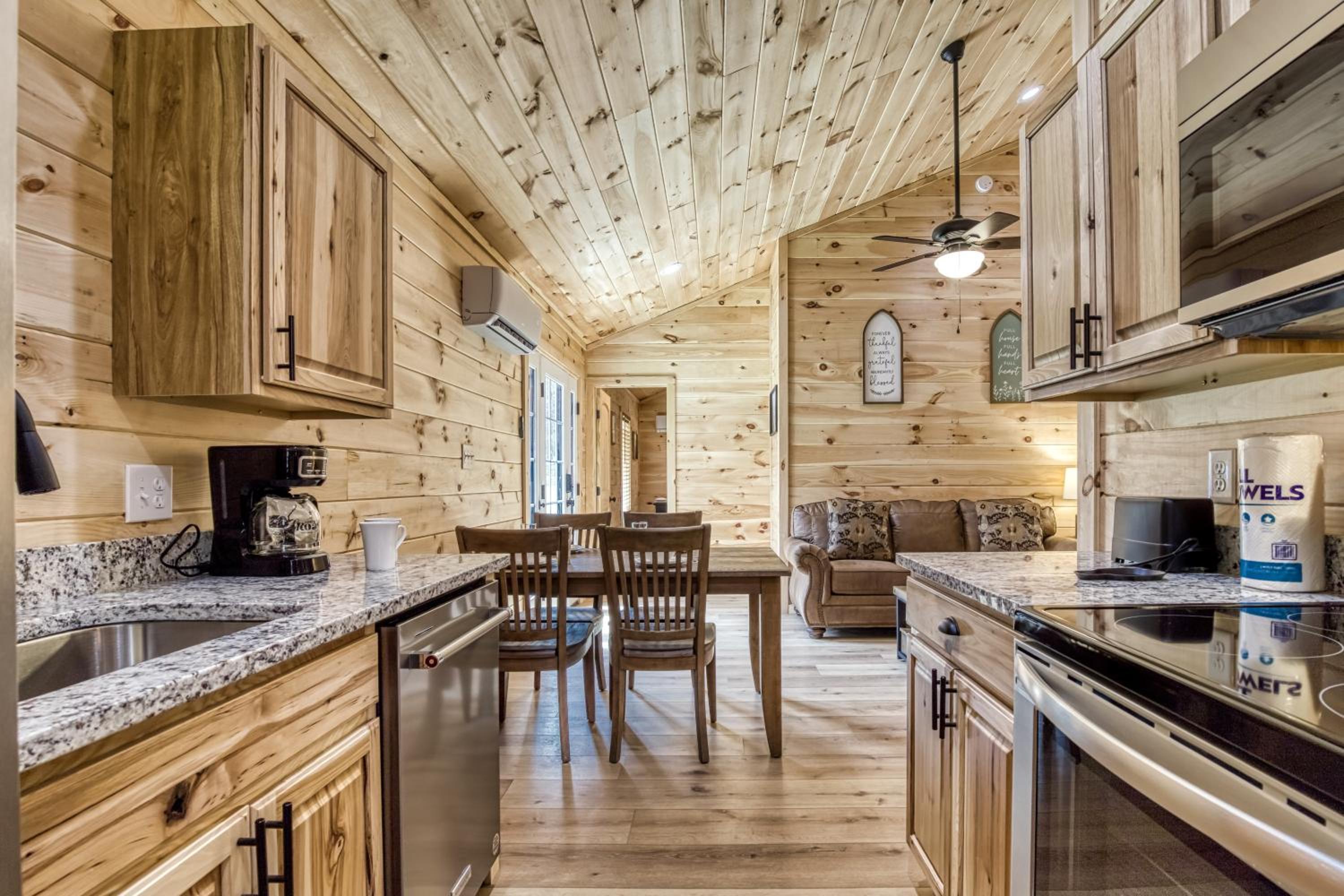 Little Haven Cottage-Pickleball Court, Creek, WIFI, Mountain Views, Starting at 79