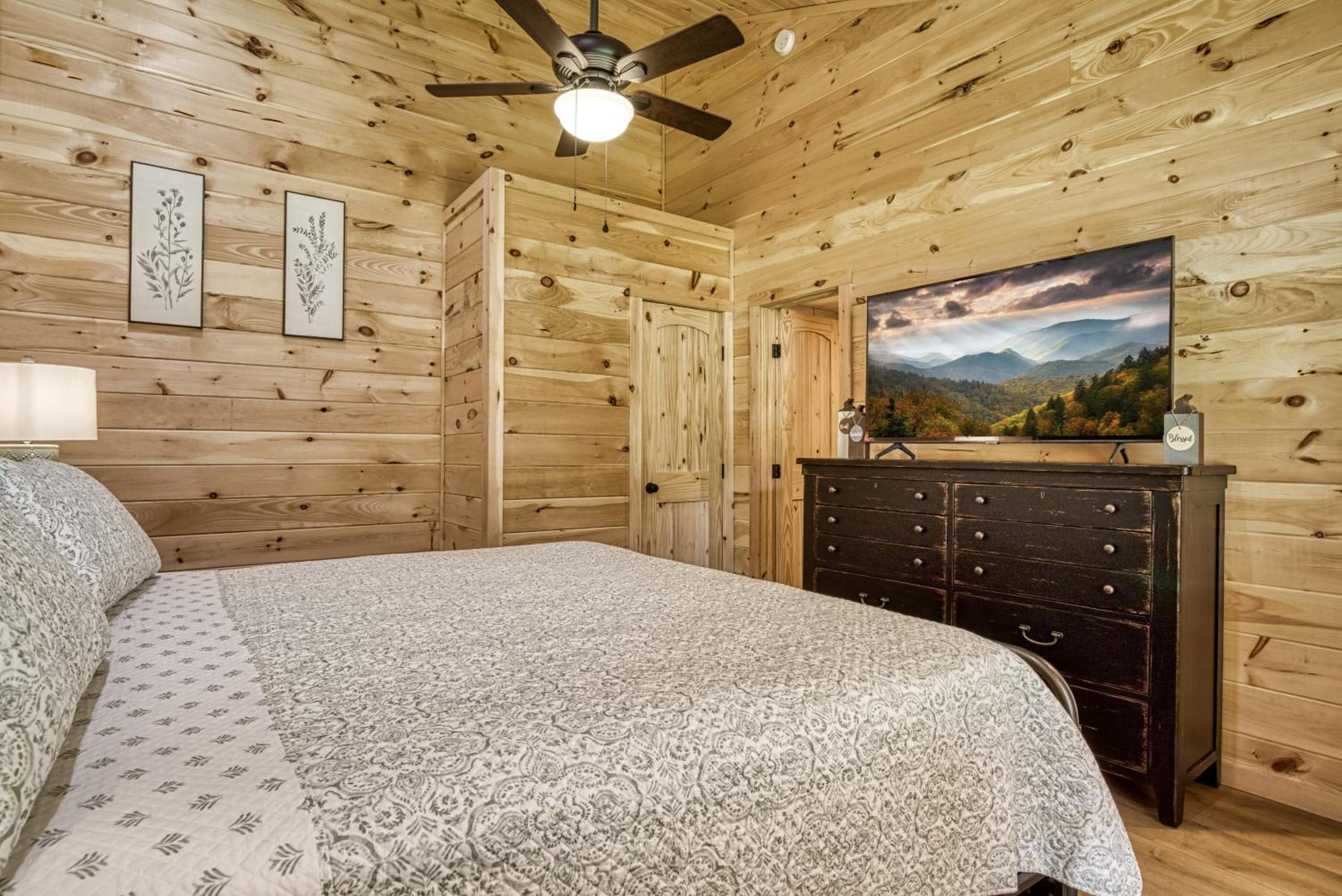 Little Haven Cottage-Pickleball Court, Creek, WIFI, Mountain Views, Starting at 79