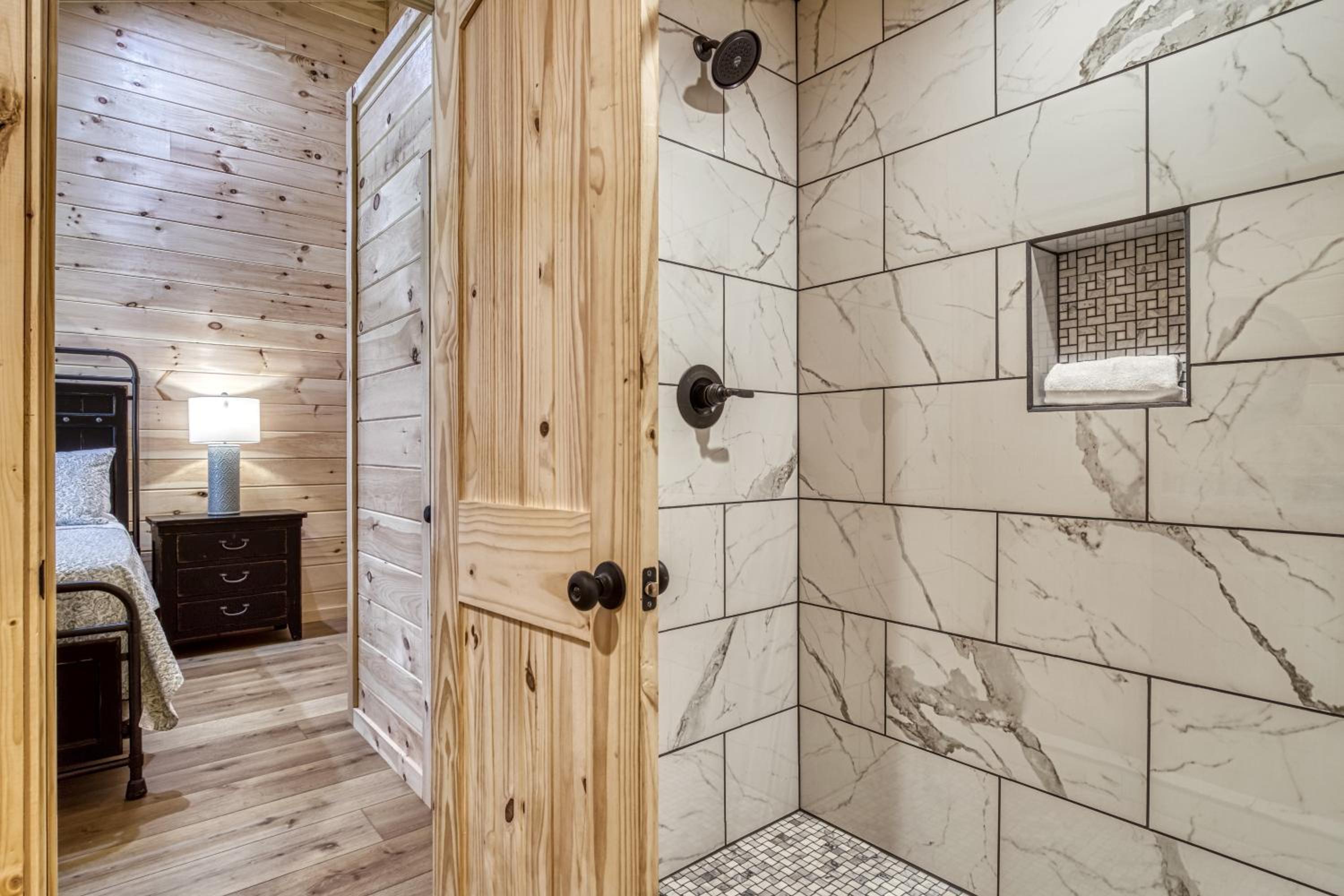 Little Haven Cottage-Pickleball Court, Creek, WIFI, Mountain Views, Starting at 79