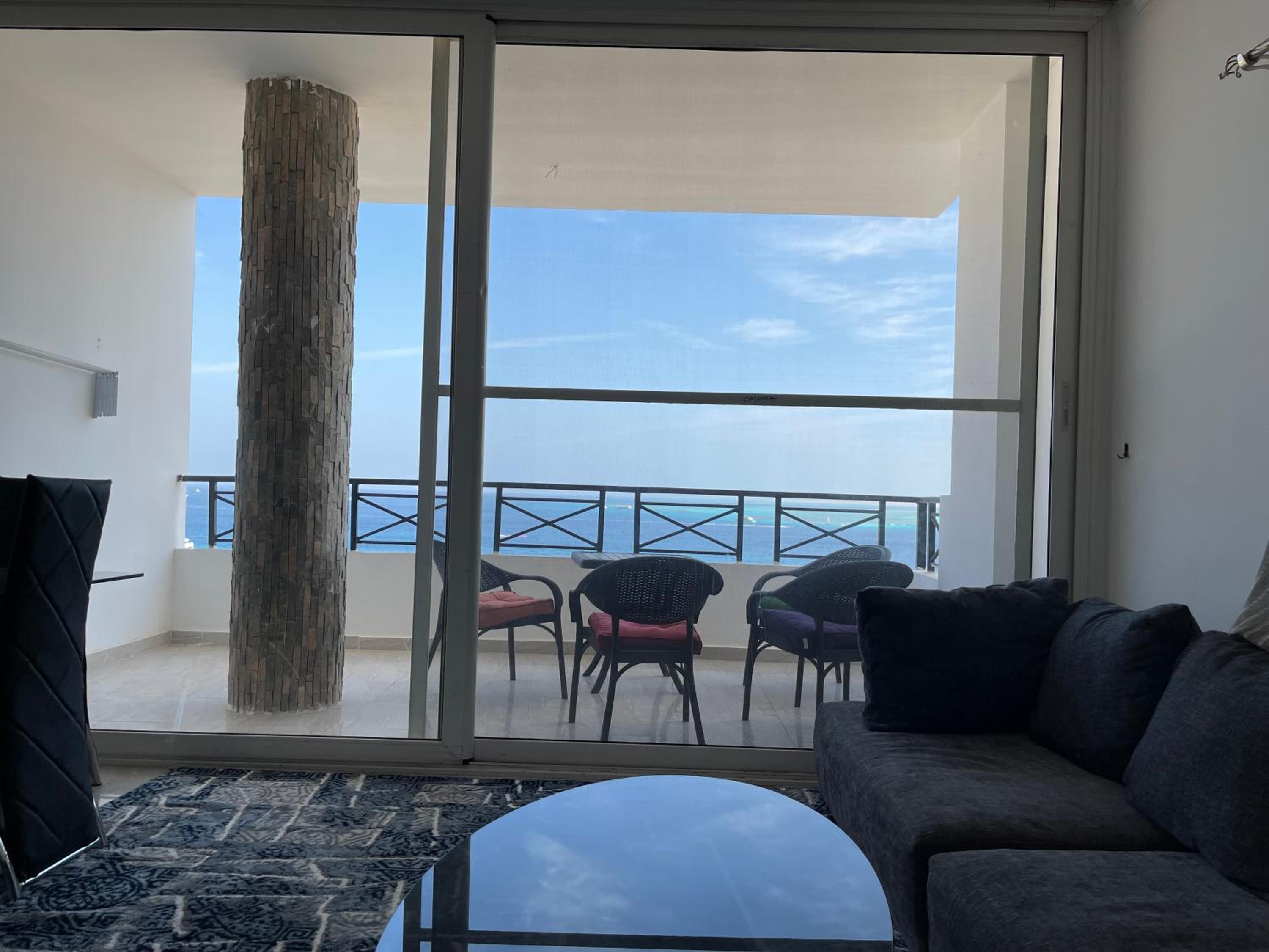 Sea view apartment , 3 bedrooms in city center front of the sea F 10 view 5