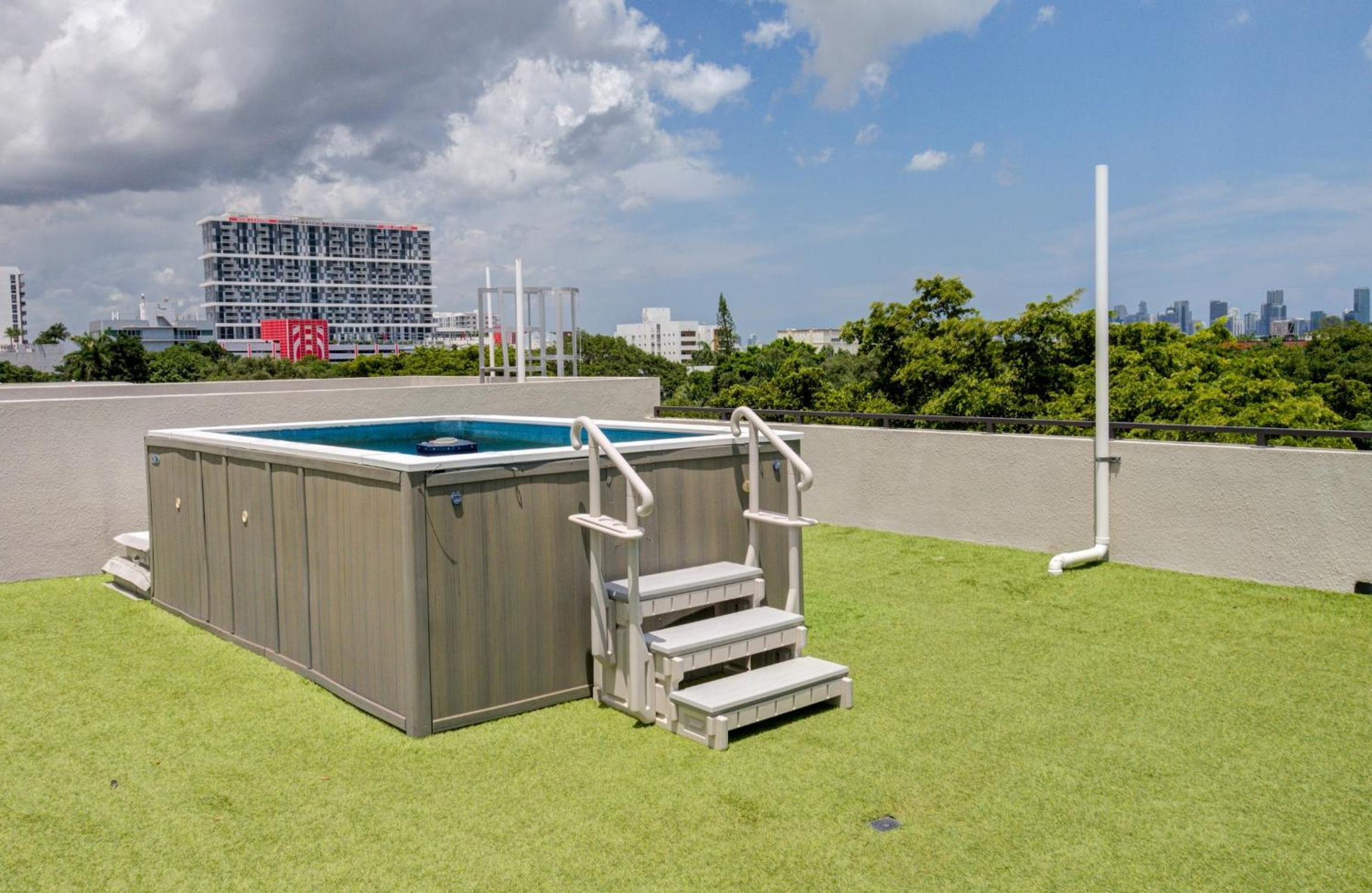 Modern 3BR PH with Rooftop Plunge Pool in Miami